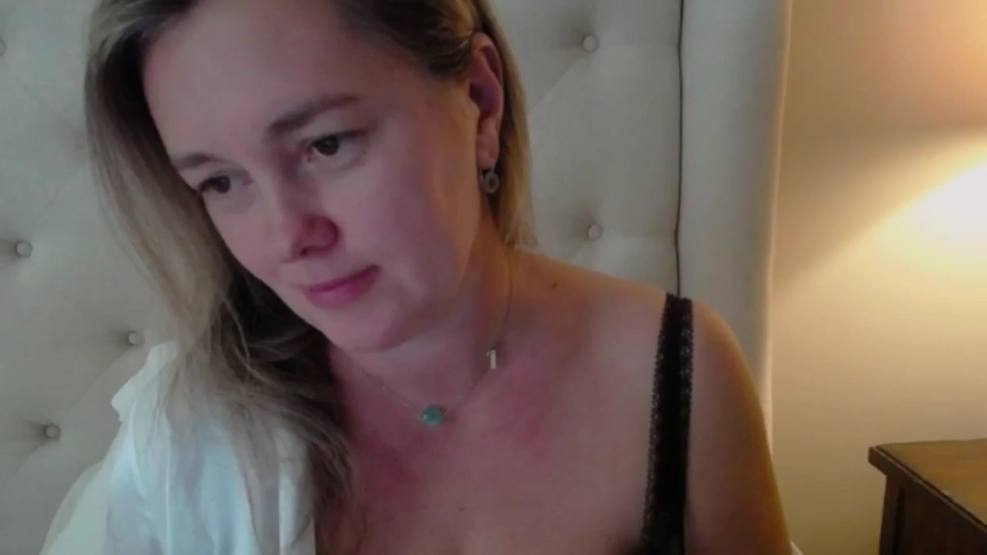 Gallery image thumbnail from J0llye's myfreecams stream on, 09/04/2024, 16:39 image 6 of 20
