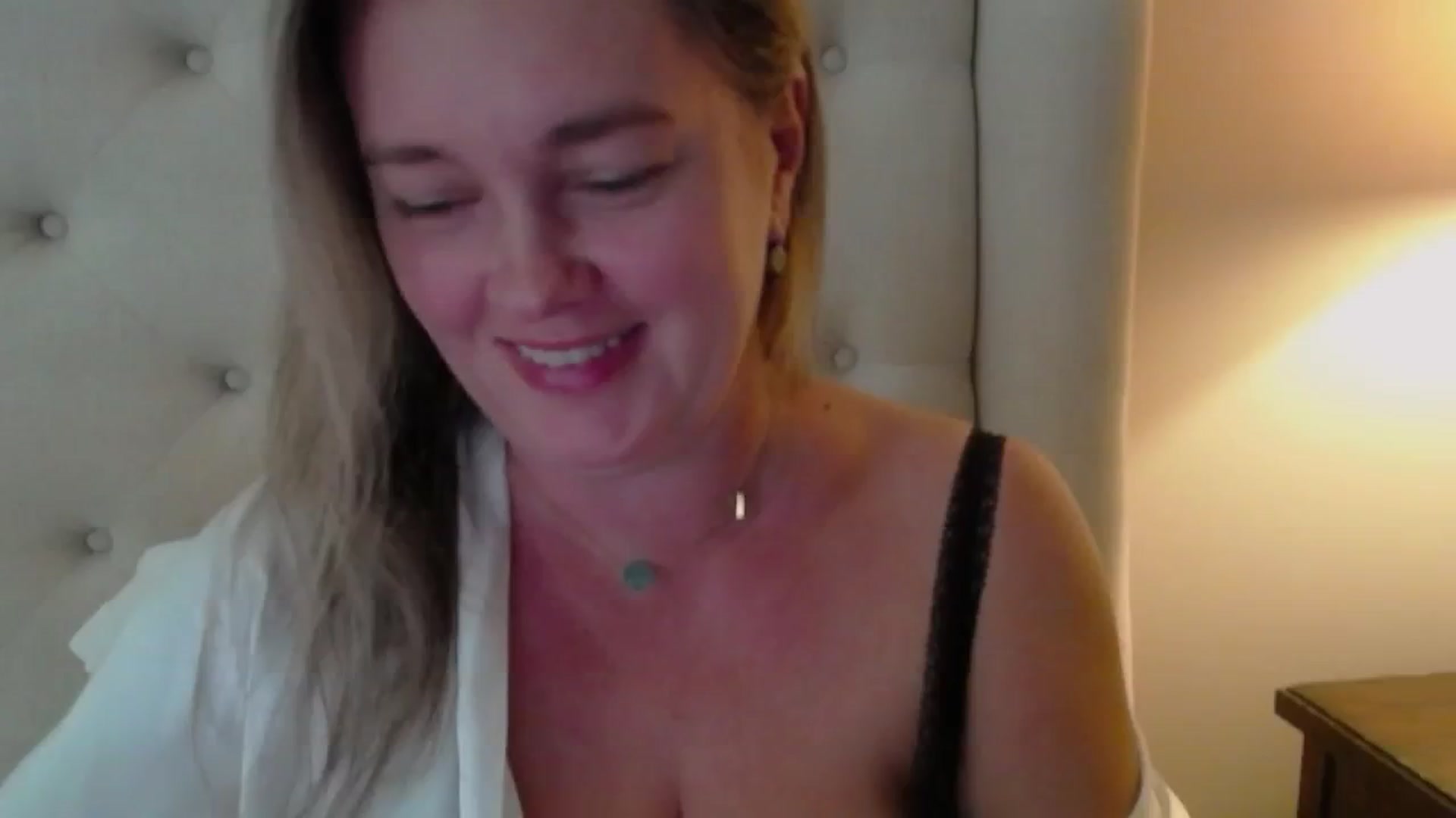 Gallery image thumbnail from J0llye's myfreecams stream on, 09/04/2024, 16:39 image 19 of 20