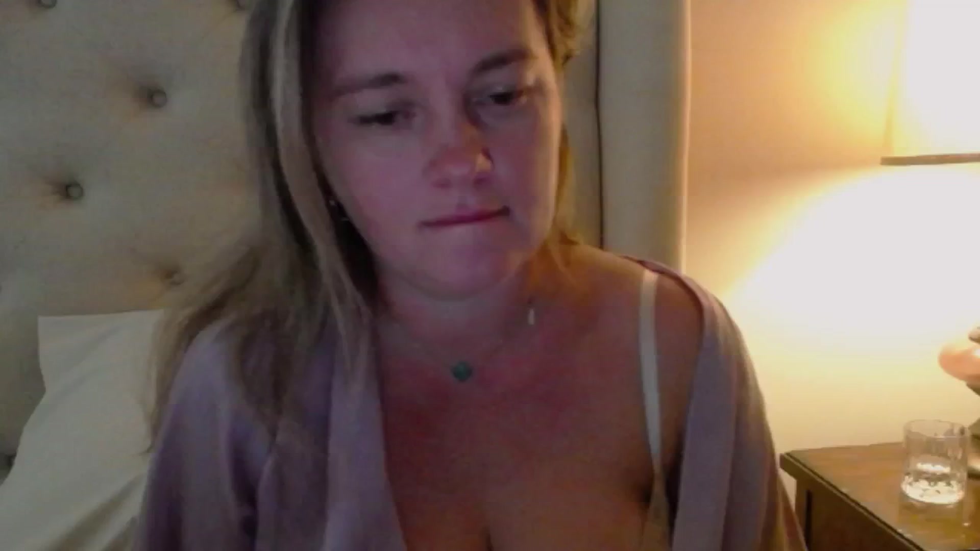 Gallery image thumbnail from J0llye's myfreecams stream on, 09/05/2024, 16:58 image 15 of 20