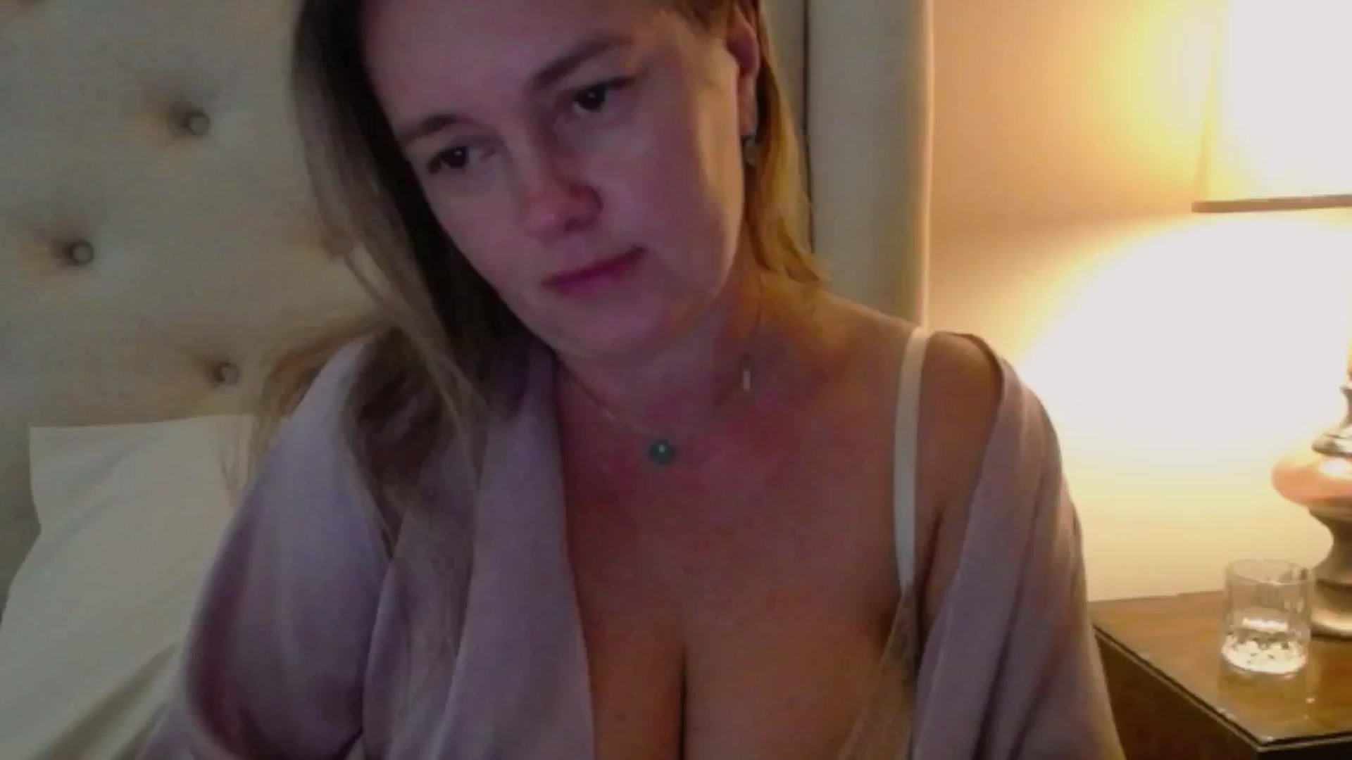 Gallery image thumbnail from J0llye's myfreecams stream on, 09/05/2024, 16:58 image 13 of 20