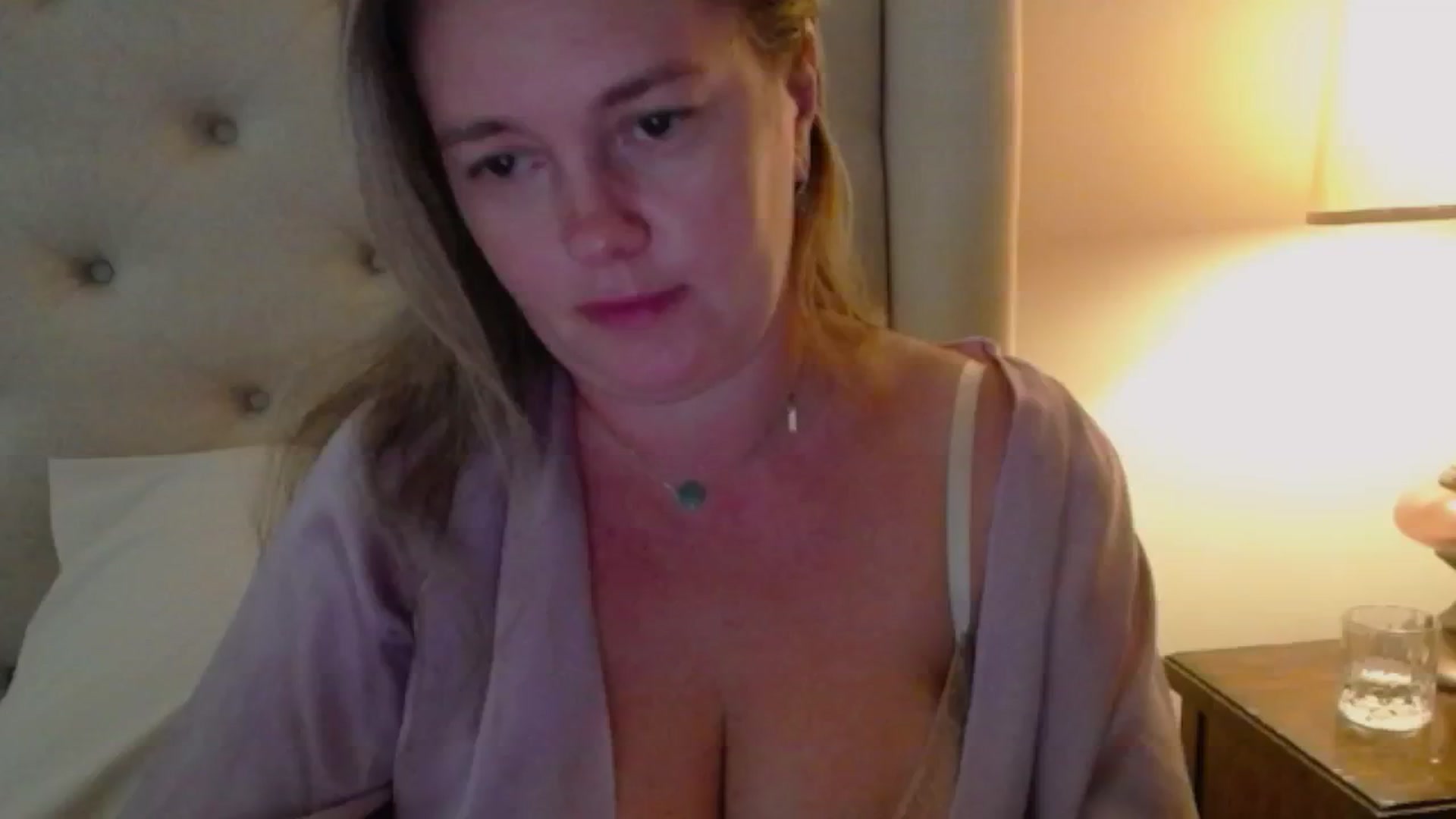 Gallery image thumbnail from J0llye's myfreecams stream on, 09/05/2024, 16:58 image 18 of 20