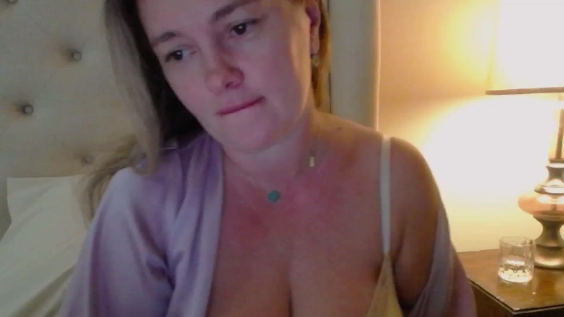 Gallery image thumbnail from J0llye's myfreecams stream on, 09/05/2024, 16:58 image 4 of 20