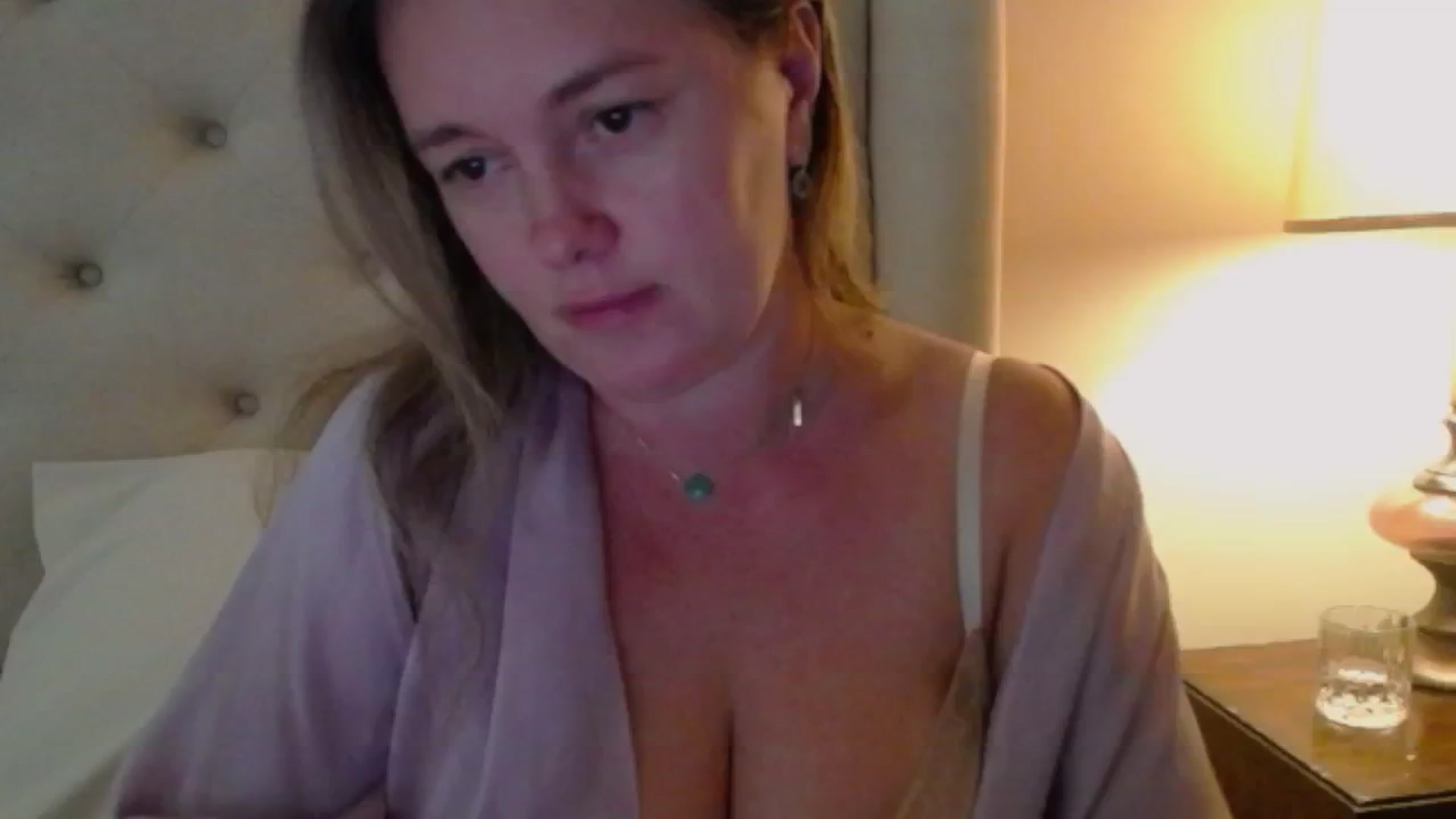 Gallery image thumbnail from J0llye's myfreecams stream on, 09/05/2024, 16:58 image 12 of 20