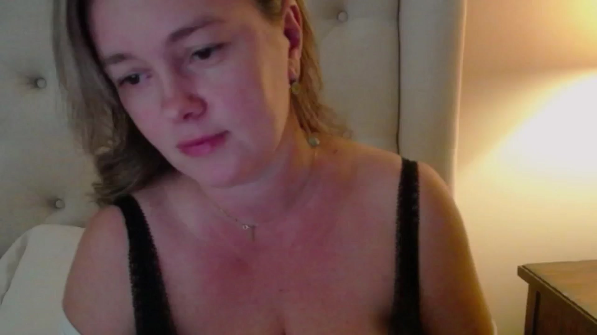 Gallery image thumbnail from J0llye's myfreecams stream on, 09/08/2024, 19:37 image 10 of 20