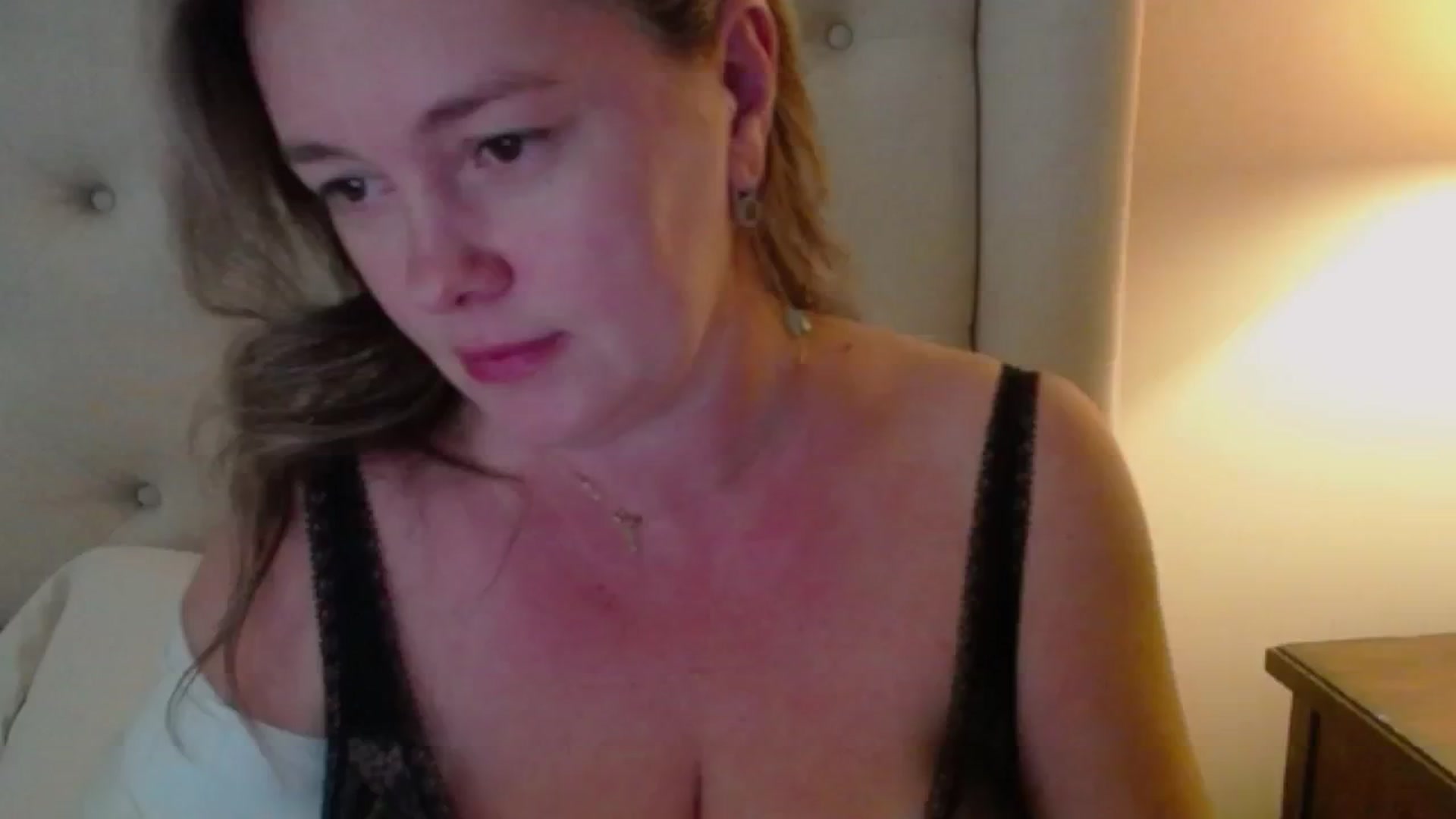 Gallery image thumbnail from J0llye's myfreecams stream on, 09/08/2024, 19:37 image 3 of 20