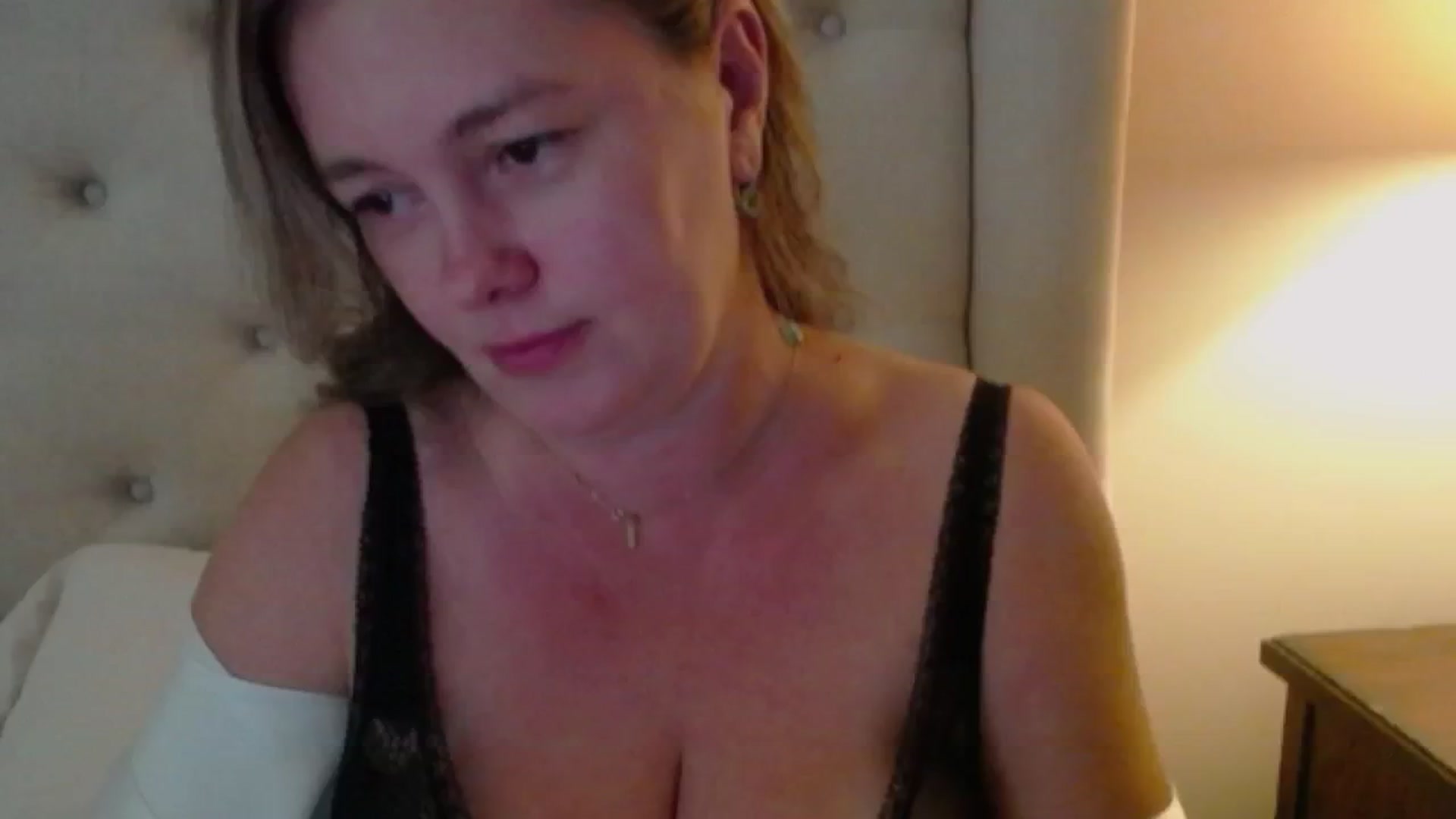 Gallery image thumbnail from J0llye's myfreecams stream on, 09/08/2024, 19:37 image 13 of 20