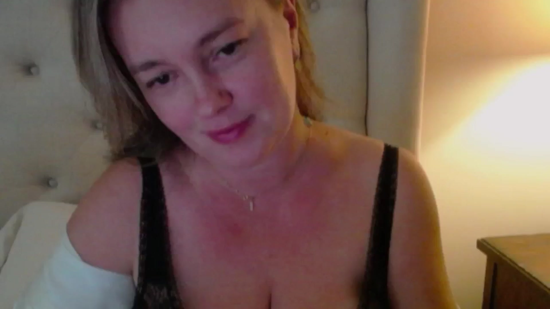 Gallery image thumbnail from J0llye's myfreecams stream on, 09/08/2024, 19:37 image 14 of 20