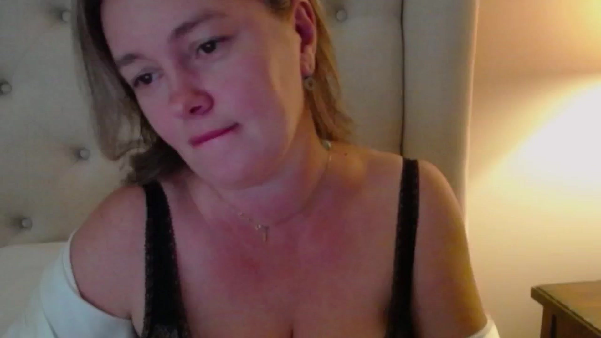 Gallery image thumbnail from J0llye's myfreecams stream on, 09/08/2024, 19:37 image 18 of 20