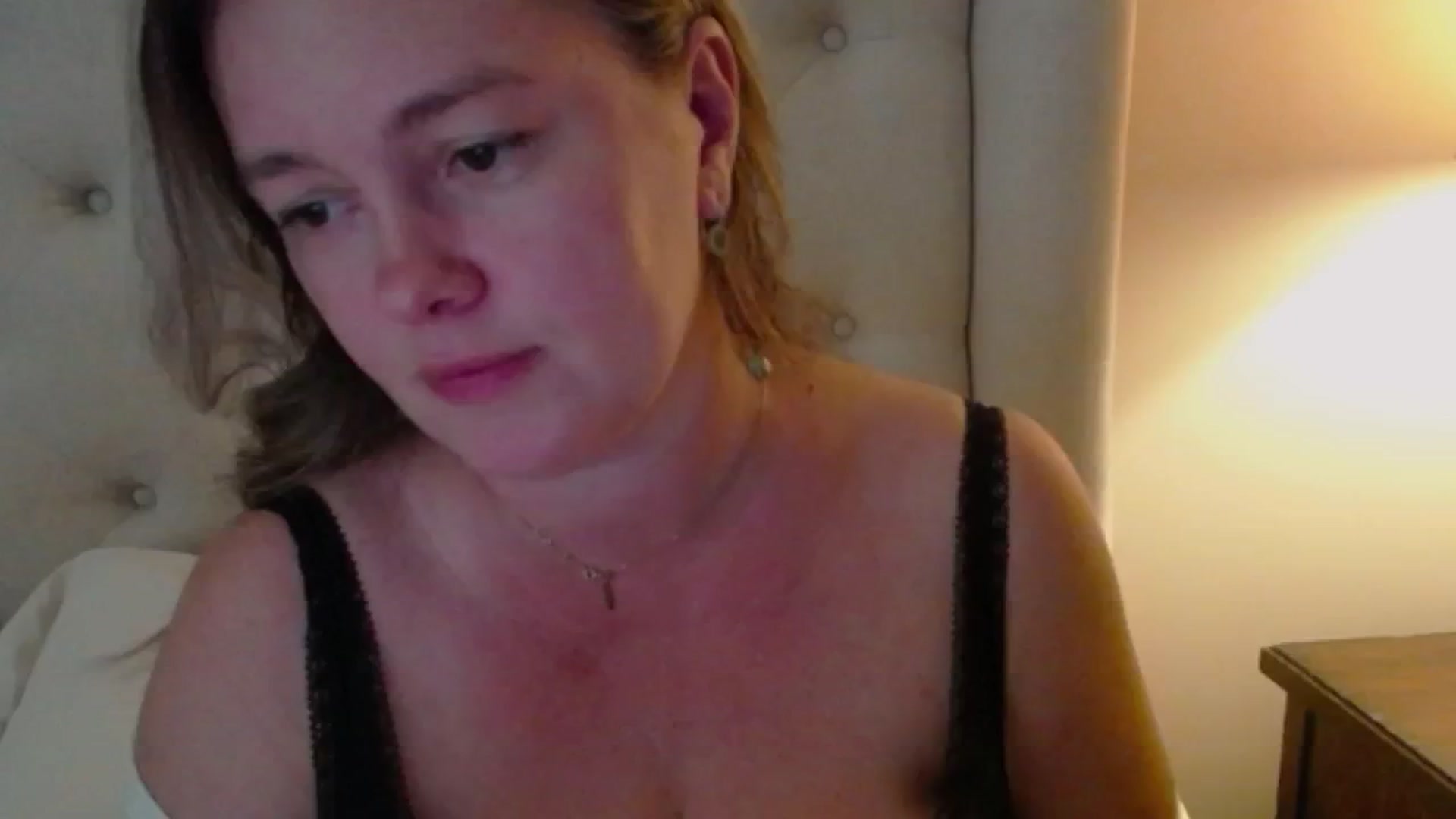 Gallery image thumbnail from J0llye's myfreecams stream on, 09/08/2024, 19:37 image 16 of 20