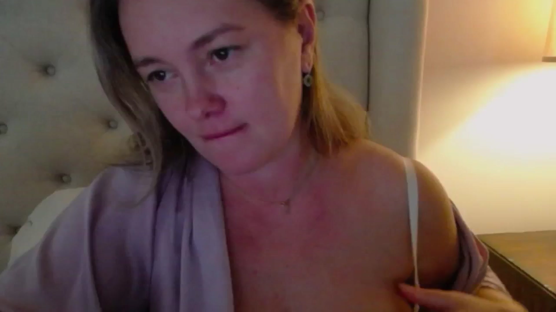 Gallery image thumbnail from J0llye's myfreecams stream on, 09/12/2024, 17:00 image 18 of 20