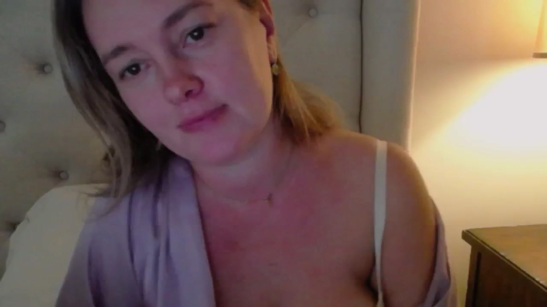 Gallery image thumbnail from J0llye's myfreecams stream on, 09/12/2024, 17:00 image 17 of 20