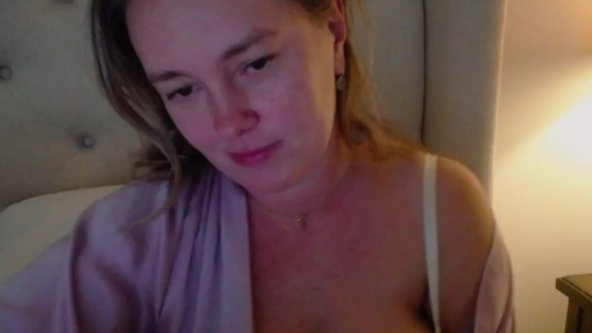 Gallery image thumbnail from J0llye's myfreecams stream on, 09/12/2024, 19:36 image 16 of 20