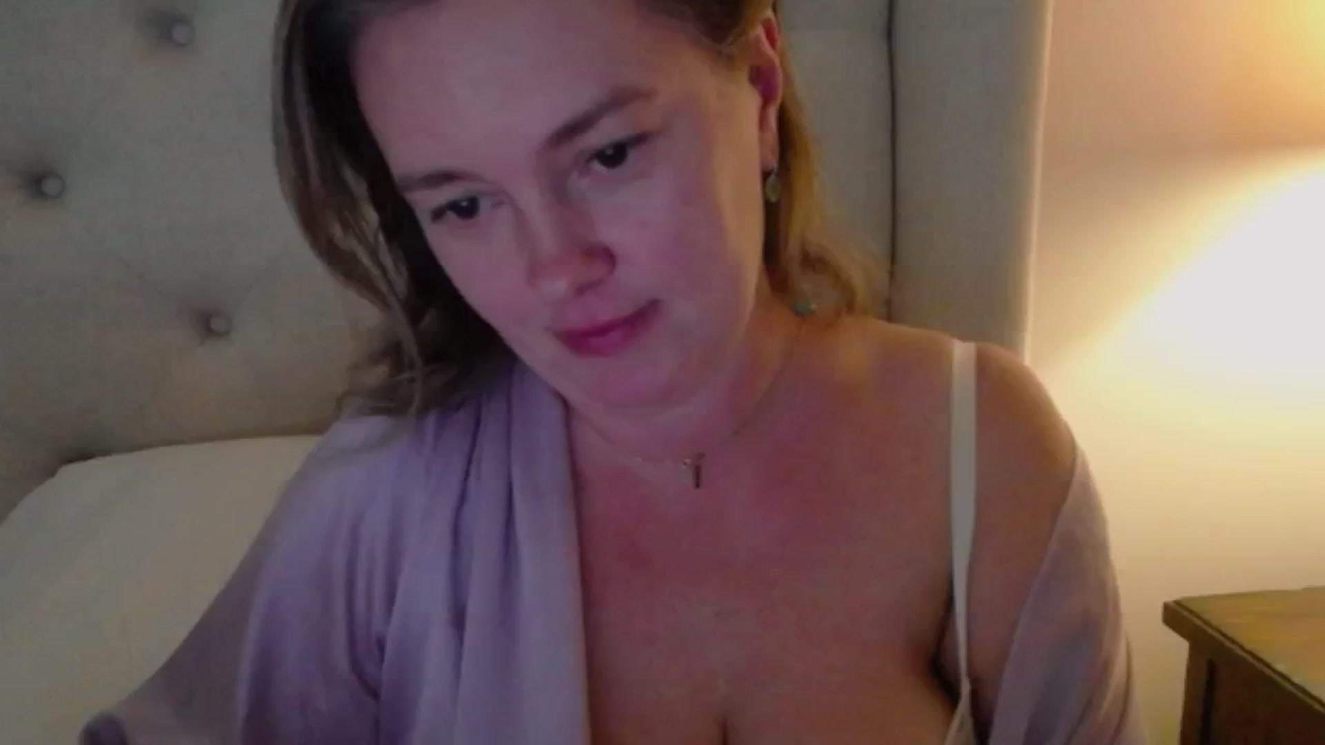 Gallery image thumbnail from J0llye's myfreecams stream on, 09/12/2024, 19:36 image 3 of 20
