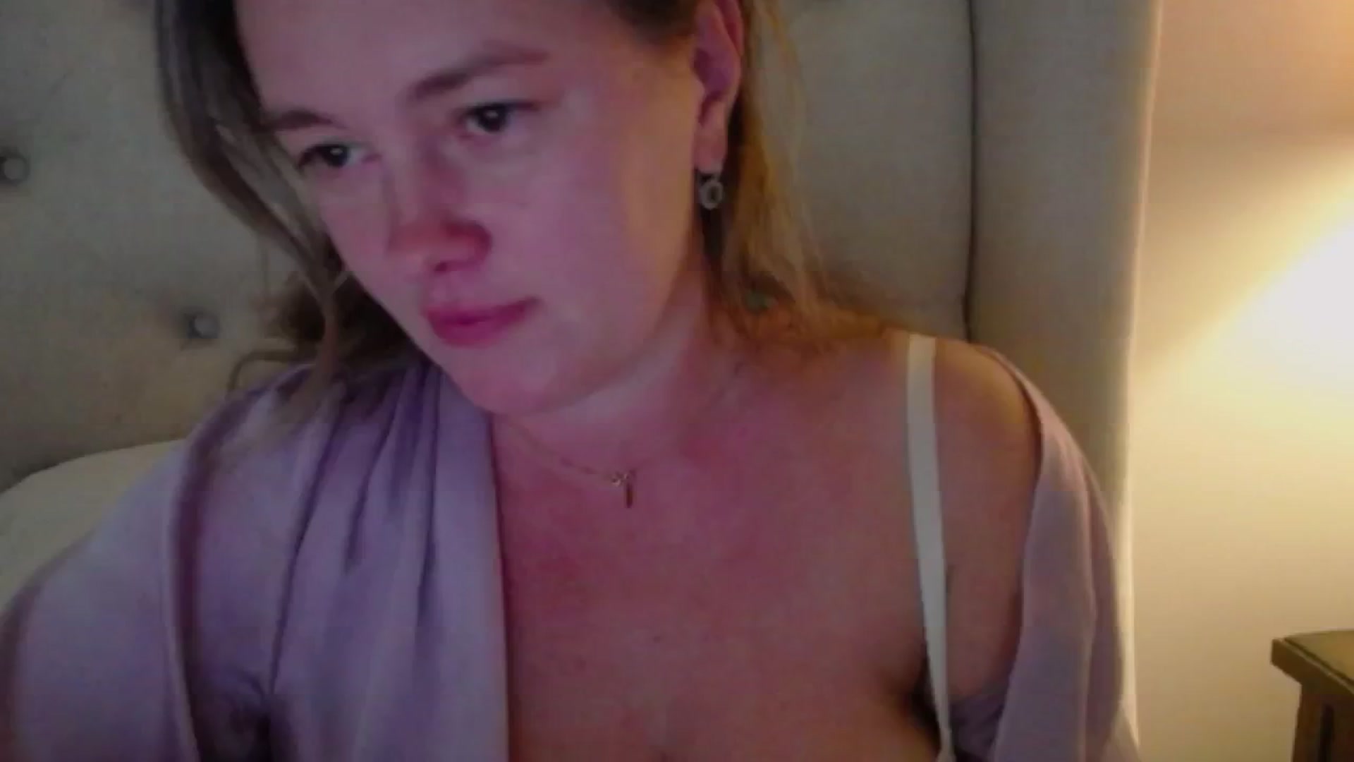 Gallery image thumbnail from J0llye's myfreecams stream on, 09/12/2024, 19:36 image 15 of 20