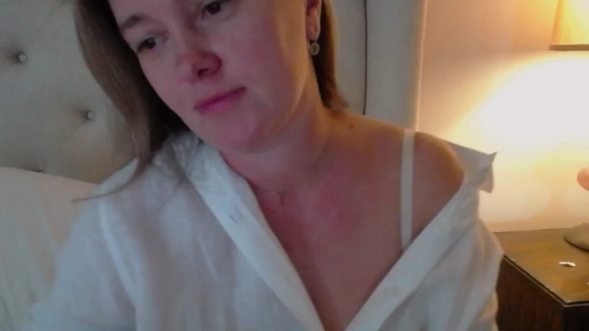 Gallery image thumbnail from J0llye's myfreecams stream on, 09/13/2024, 17:01 image 8 of 20
