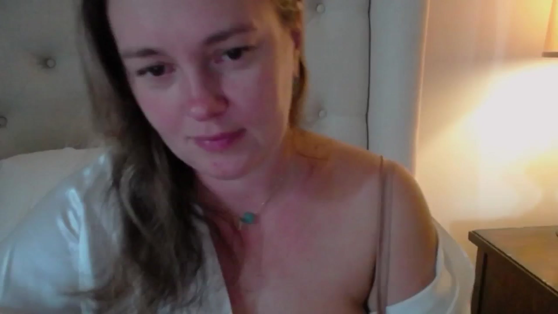 Gallery image thumbnail from J0llye's myfreecams stream on, 09/17/2024, 05:50 image 14 of 20