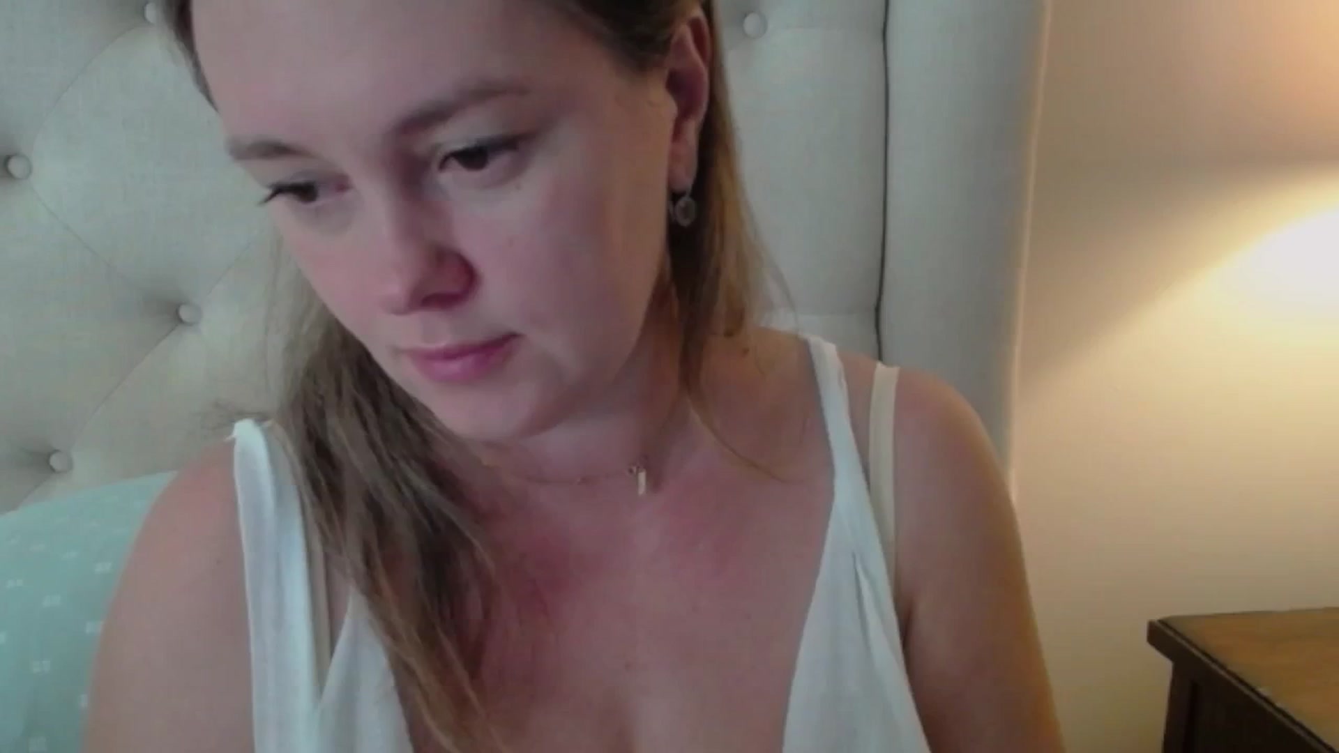 Gallery image thumbnail from J0llye's myfreecams stream on, 09/19/2024, 15:37 image 18 of 20