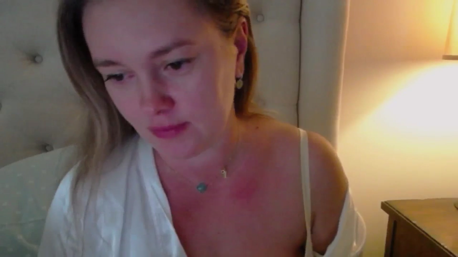 Gallery image thumbnail from J0llye's myfreecams stream on, 09/19/2024, 18:50 image 12 of 20