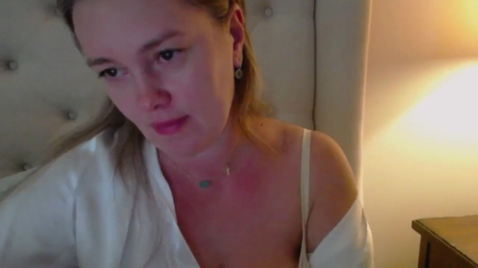 Gallery image thumbnail from J0llye's myfreecams stream on, 09/19/2024, 18:50 image 16 of 20