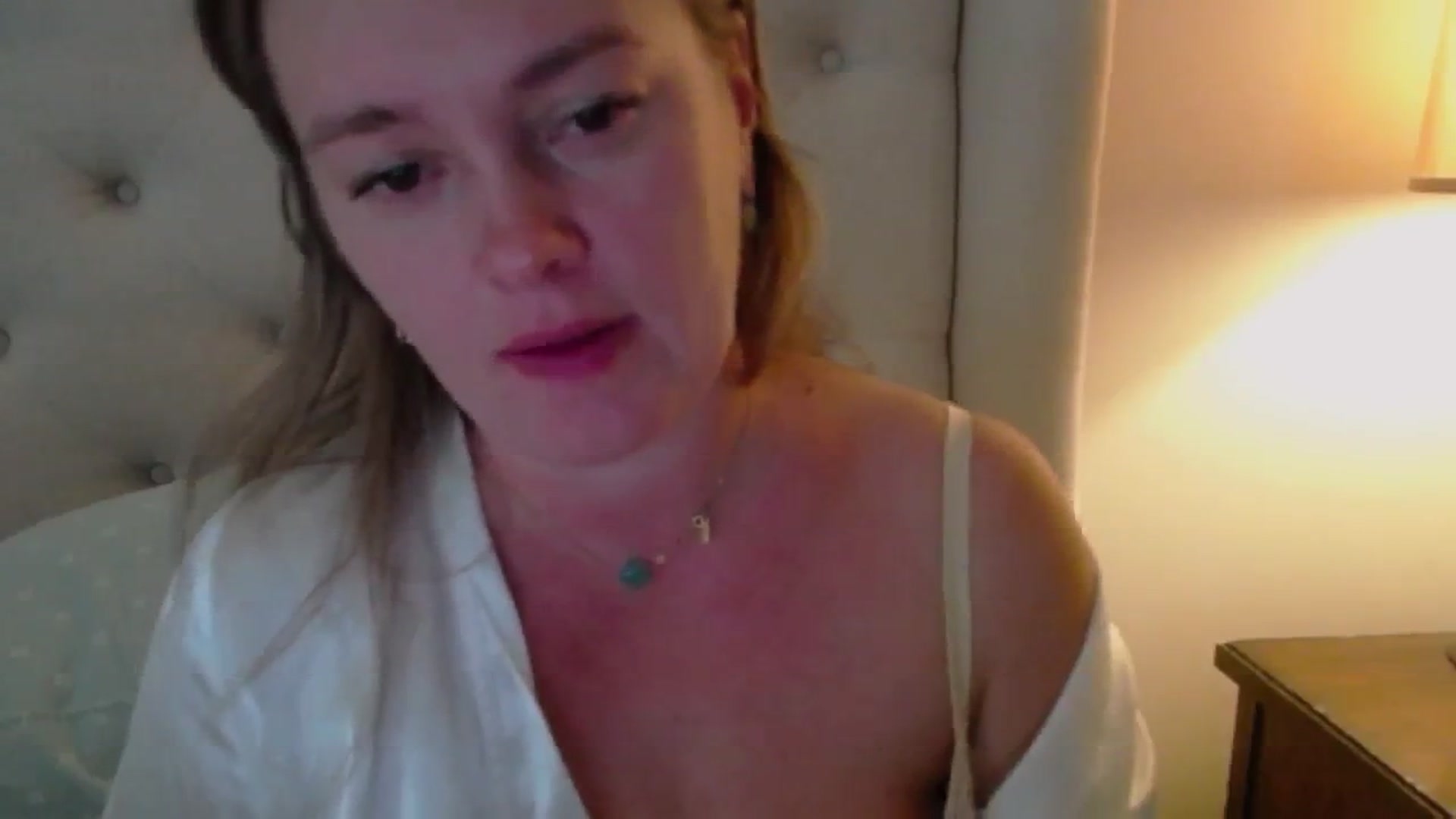 Gallery image thumbnail from J0llye's myfreecams stream on, 09/19/2024, 18:50 image 2 of 20