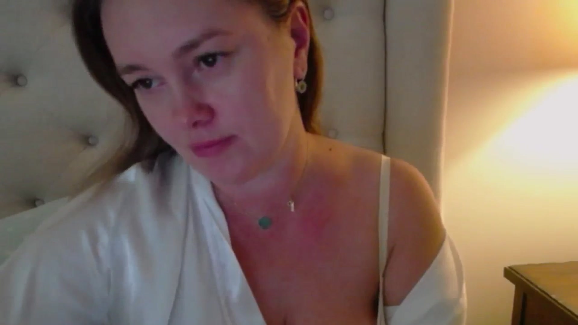 Gallery image thumbnail from J0llye's myfreecams stream on, 09/19/2024, 18:50 image 17 of 20