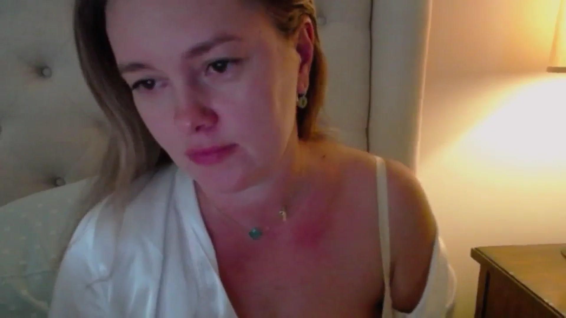 Gallery image thumbnail from J0llye's myfreecams stream on, 09/19/2024, 18:50 image 9 of 20