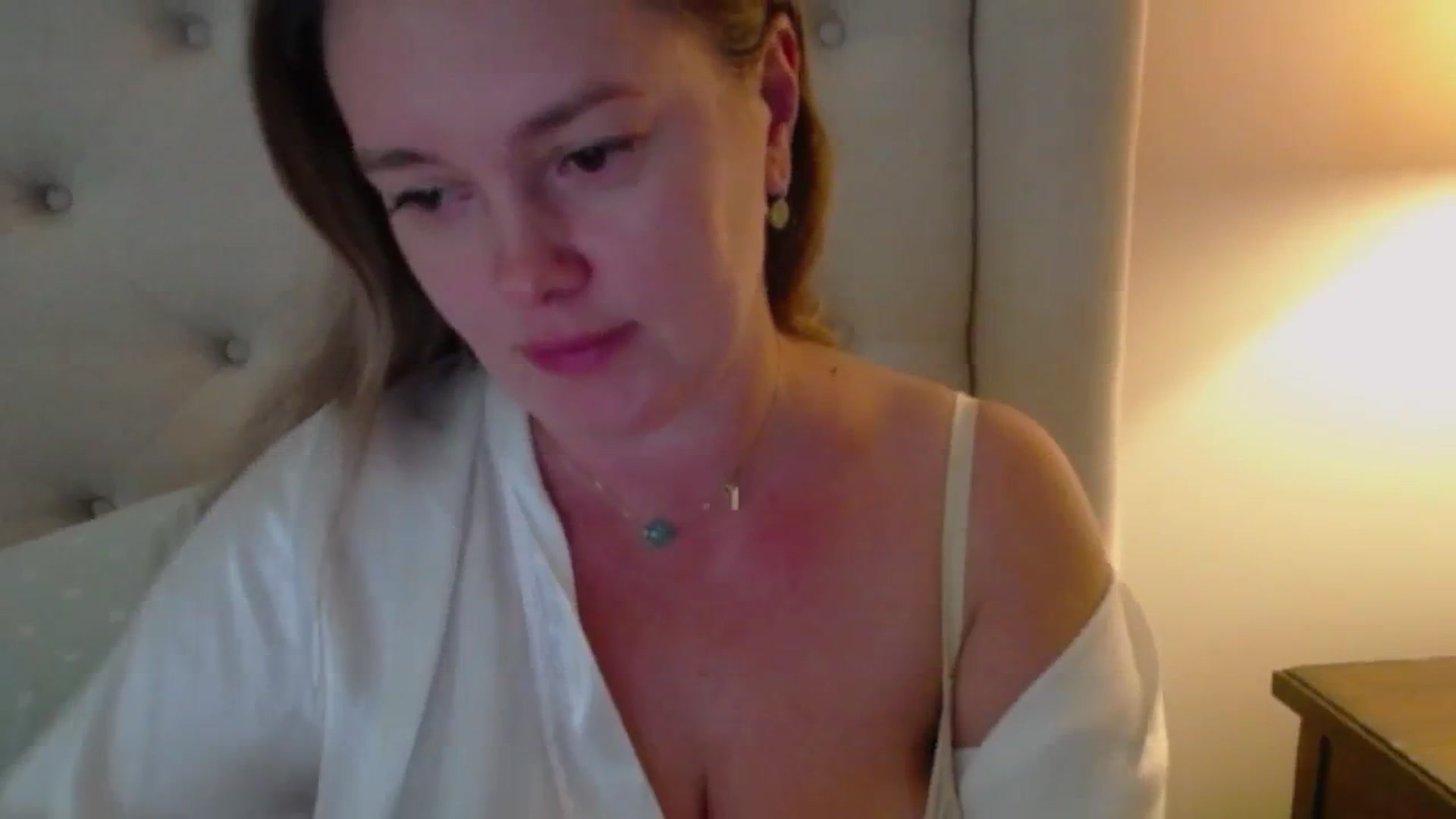 Gallery image thumbnail from J0llye's myfreecams stream on, 09/19/2024, 18:50 image 18 of 20
