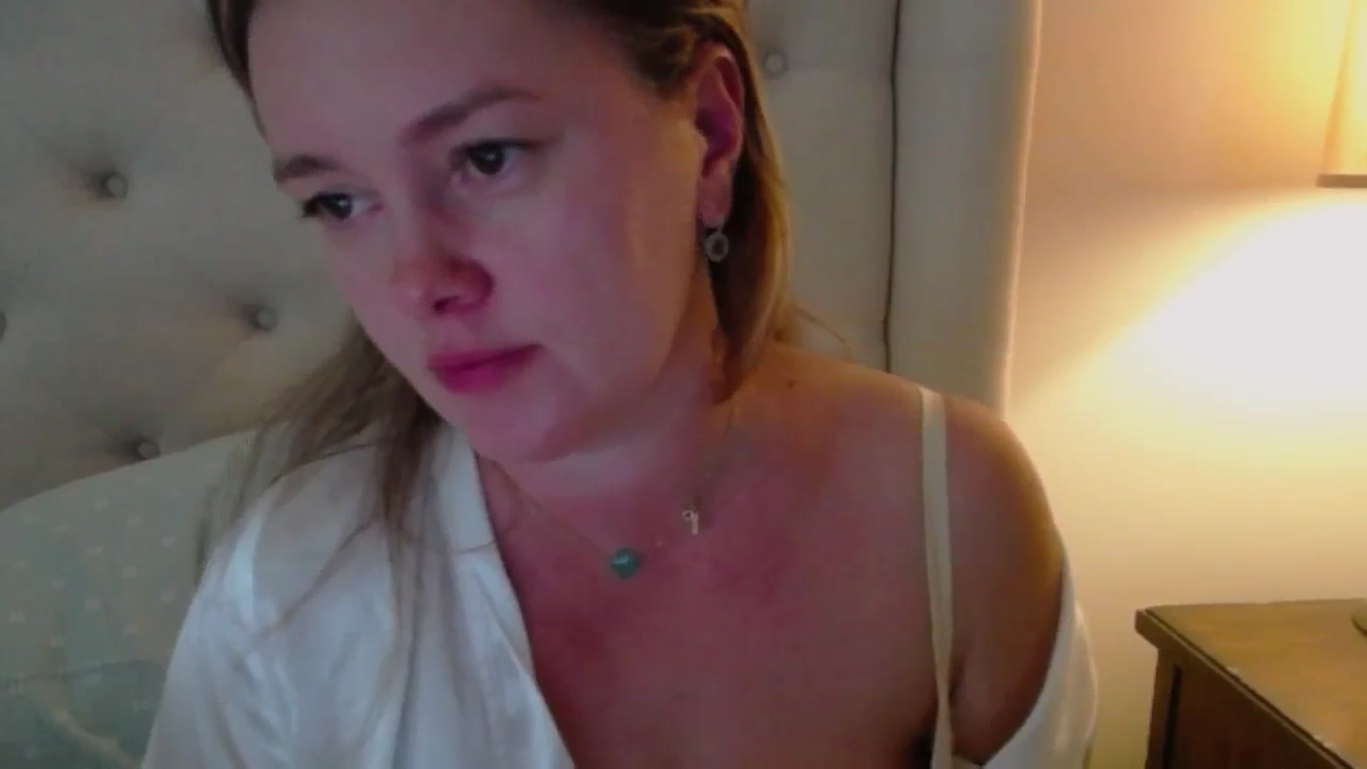 Gallery image thumbnail from J0llye's myfreecams stream on, 09/19/2024, 18:50 image 4 of 20
