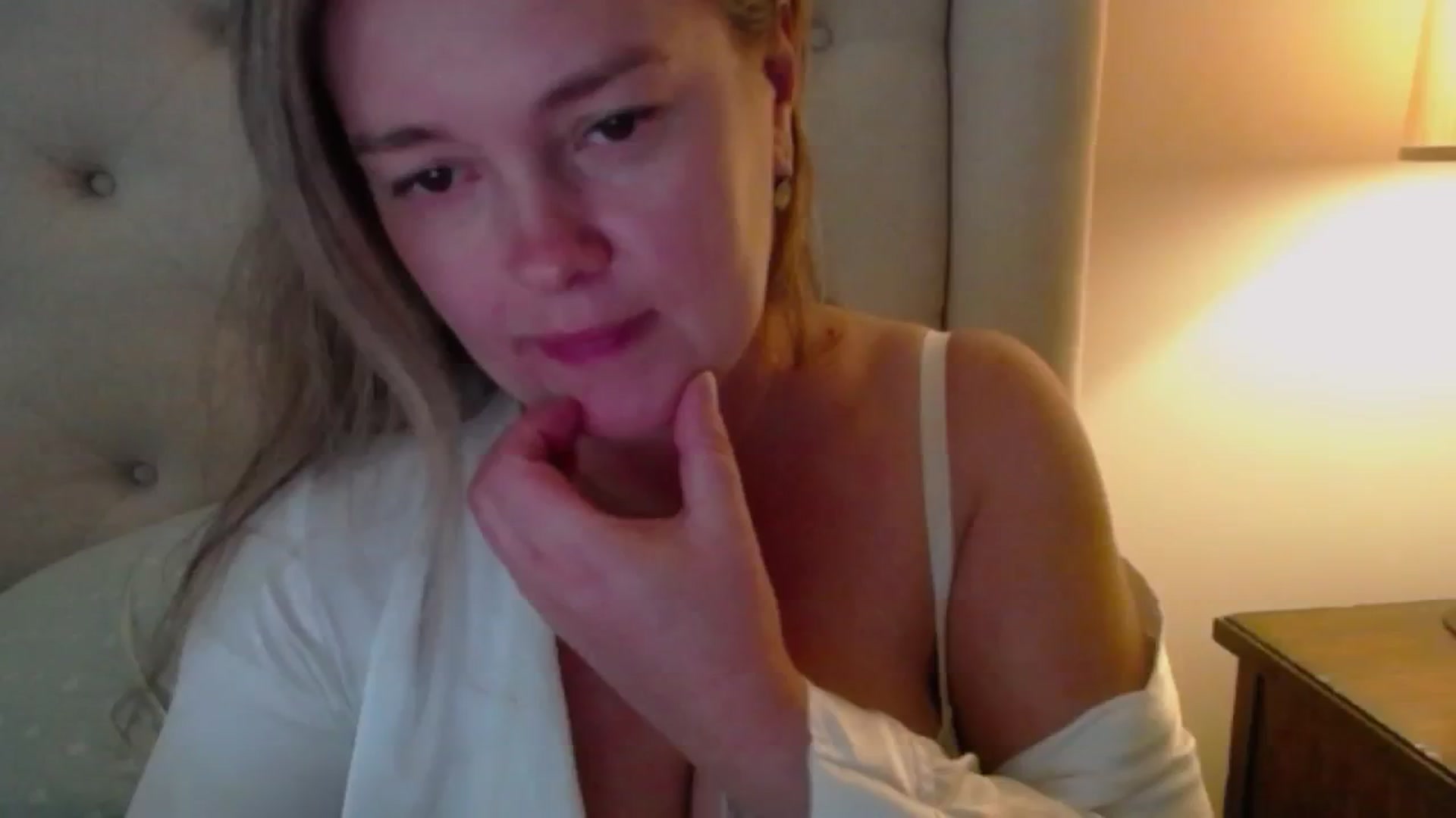 Gallery image thumbnail from J0llye's myfreecams stream on, 09/21/2024, 21:06 image 1 of 20