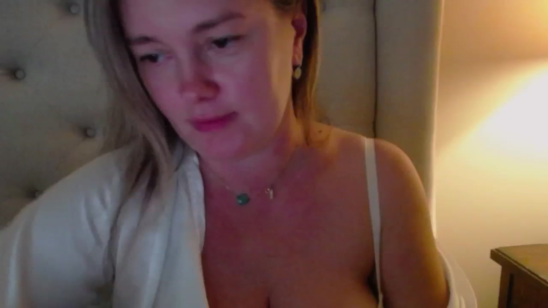Gallery image thumbnail from J0llye's myfreecams stream on, 09/21/2024, 21:06 image 11 of 20