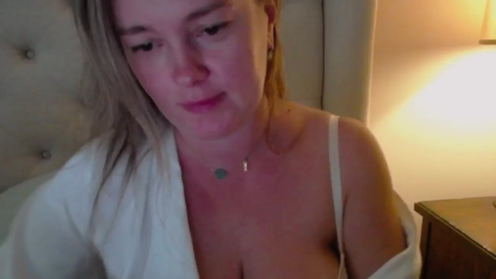 Gallery image thumbnail from J0llye's myfreecams stream on, 09/21/2024, 21:06 image 3 of 20