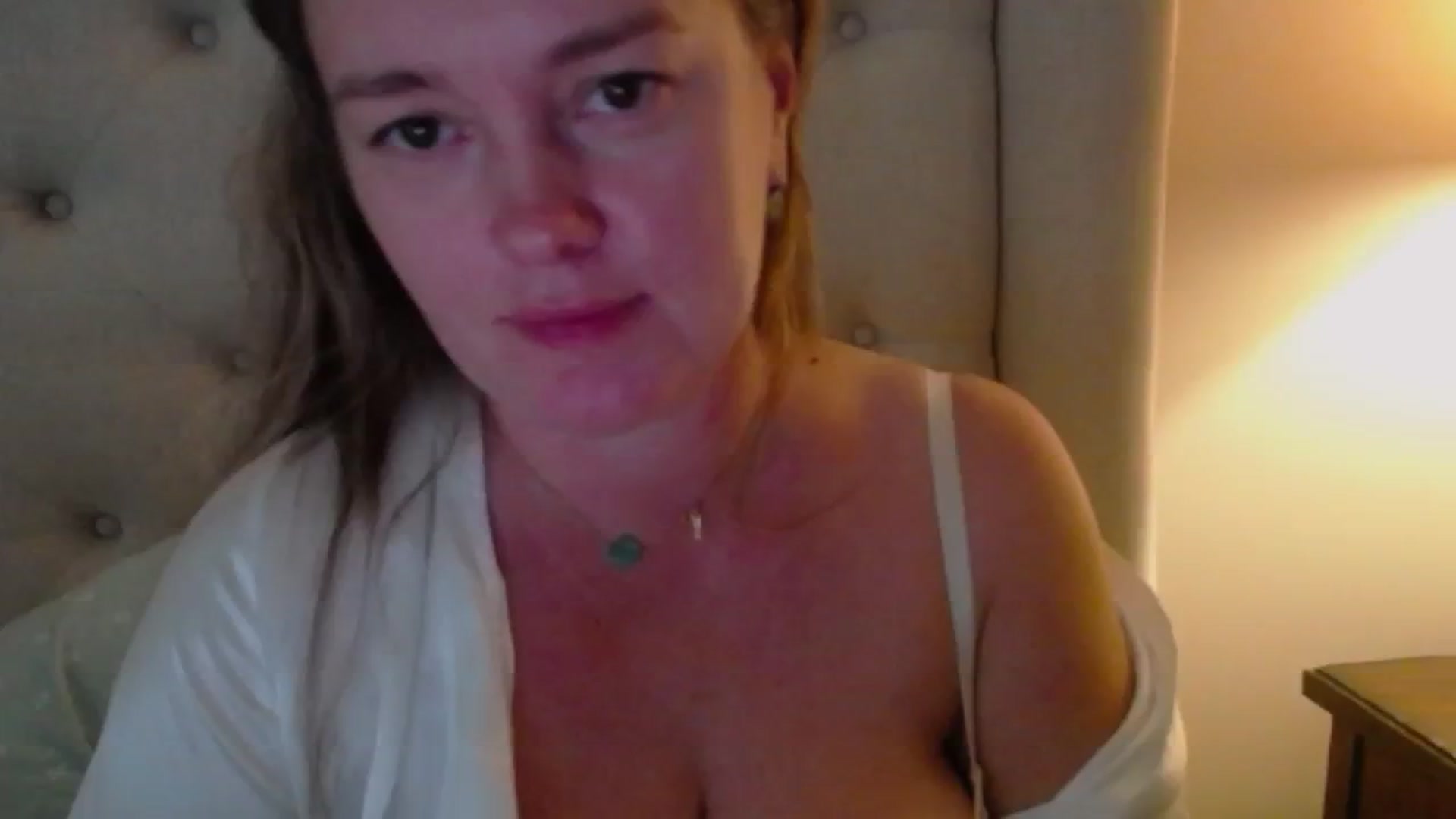 Gallery image thumbnail from J0llye's myfreecams stream on, 09/21/2024, 21:06 image 8 of 20