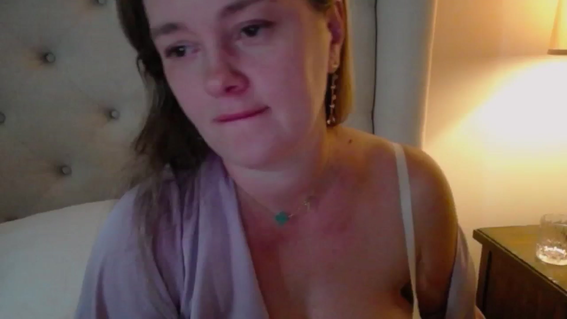 Gallery image thumbnail from J0llye's myfreecams stream on, 09/24/2024, 16:27 image 13 of 20