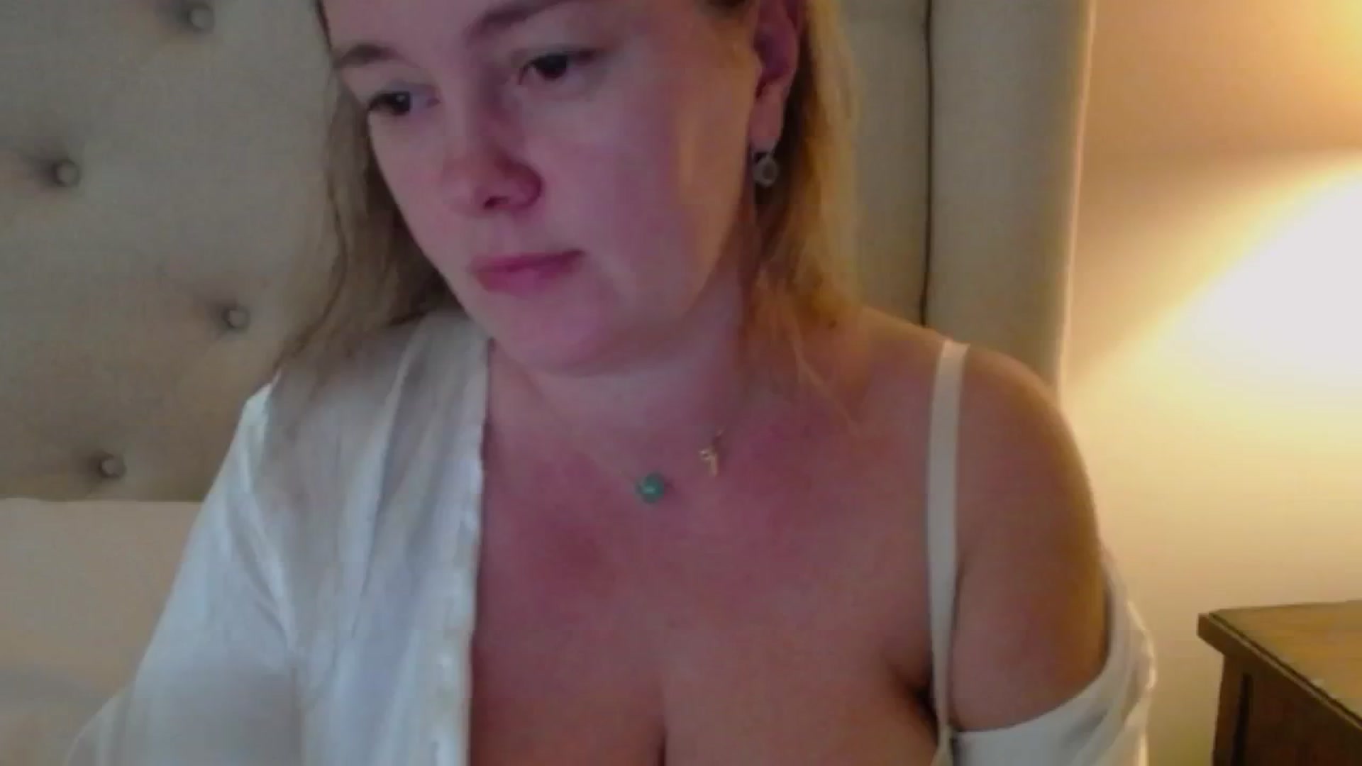 Gallery image thumbnail from J0llye's myfreecams stream on, 09/26/2024, 16:10 image 7 of 20