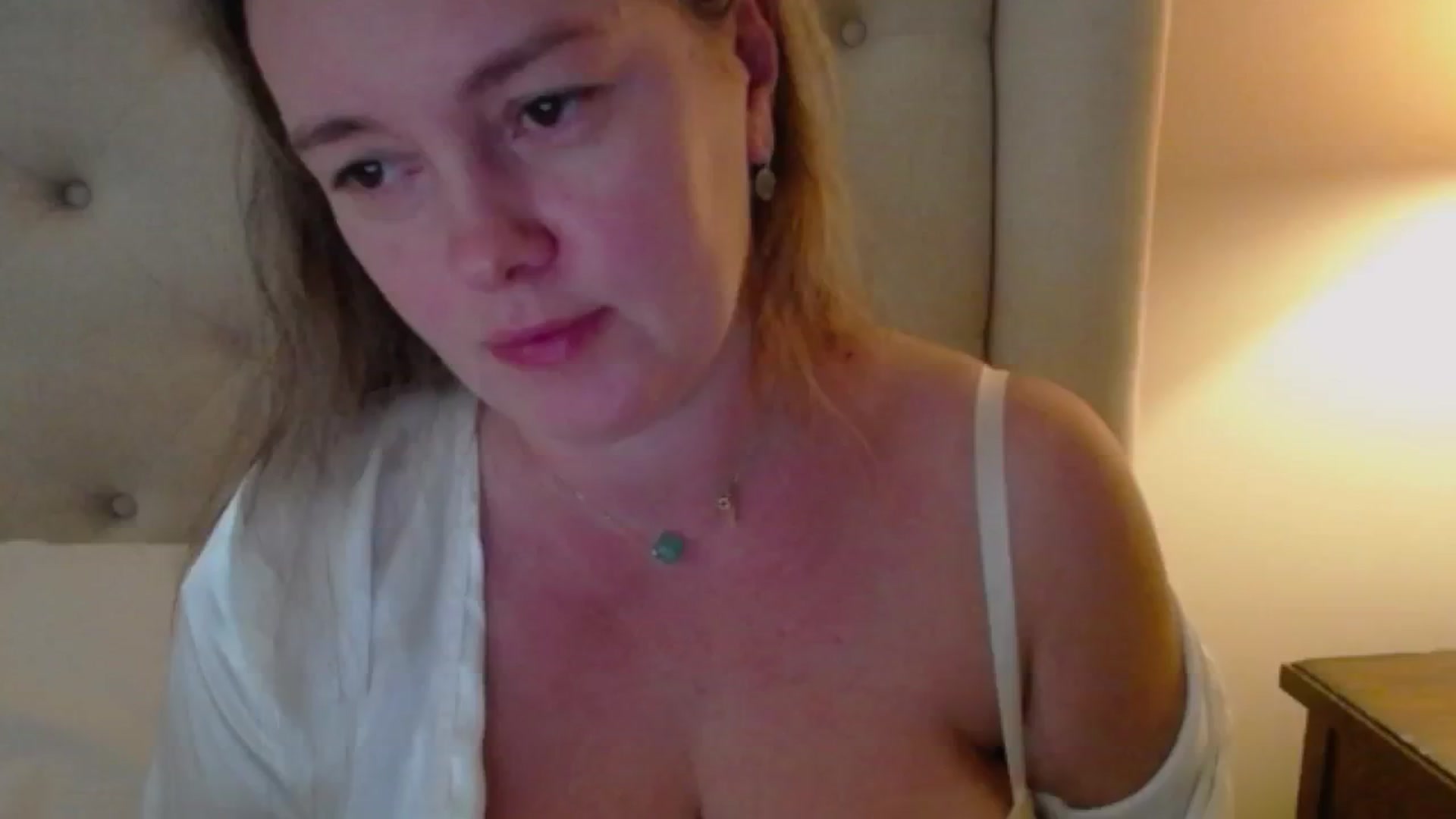 Gallery image thumbnail from J0llye's myfreecams stream on, 09/26/2024, 16:10 image 11 of 20