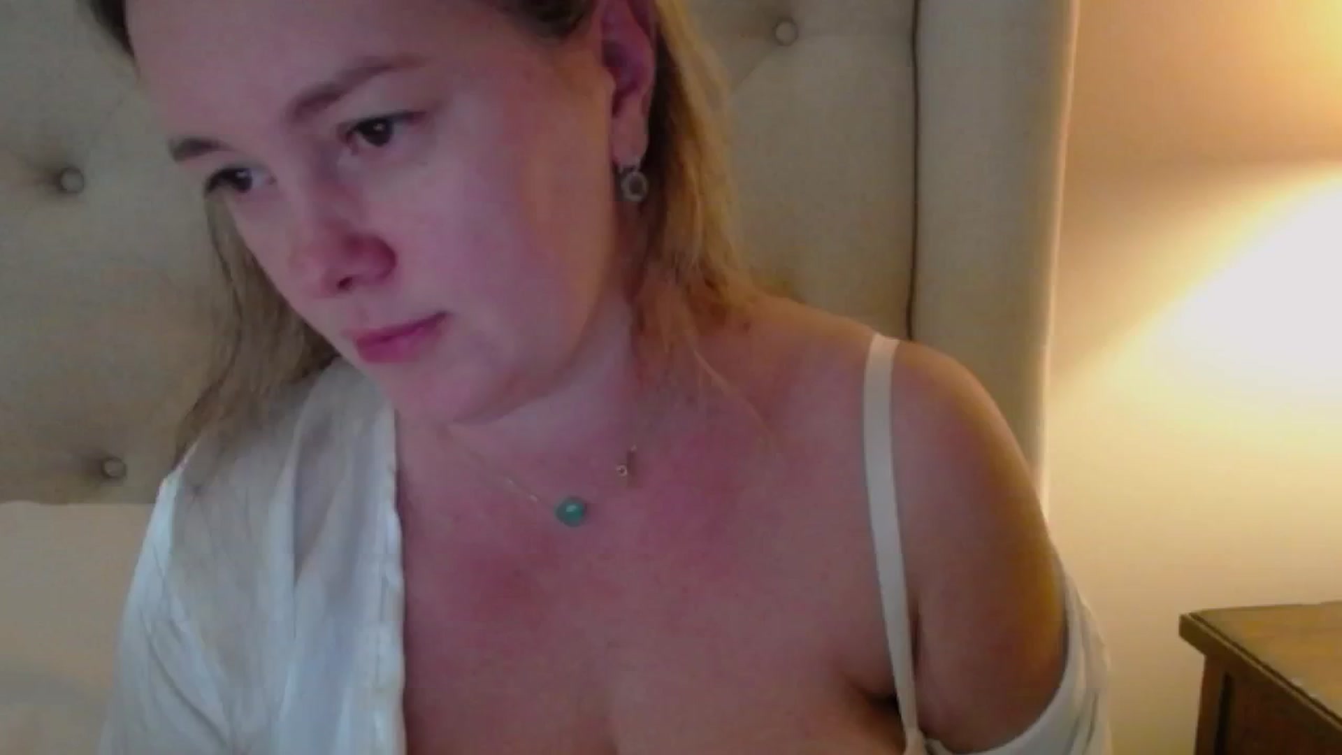 Gallery image thumbnail from J0llye's myfreecams stream on, 09/26/2024, 16:10 image 6 of 20