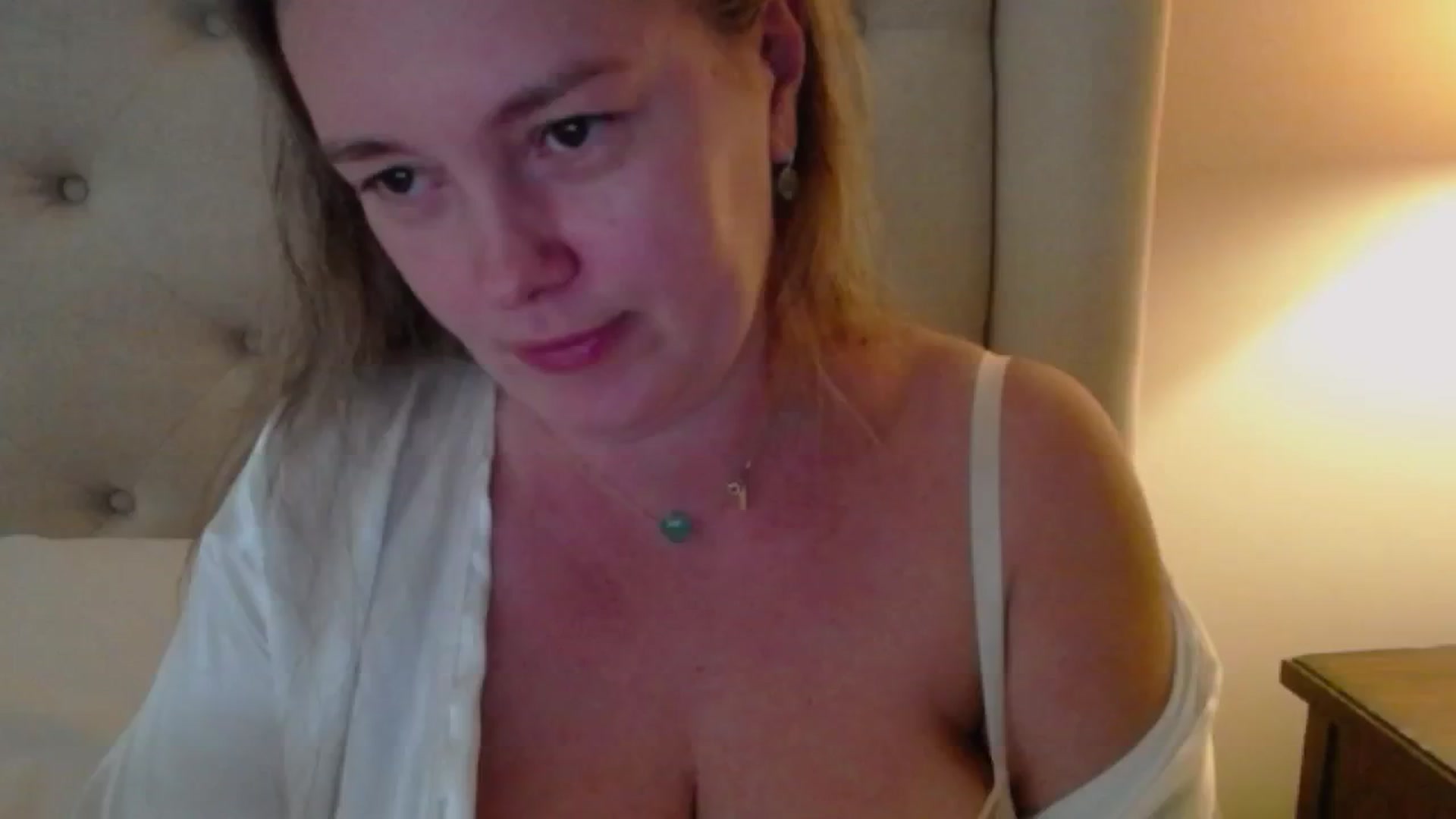 Gallery image thumbnail from J0llye's myfreecams stream on, 09/26/2024, 16:10 image 18 of 20