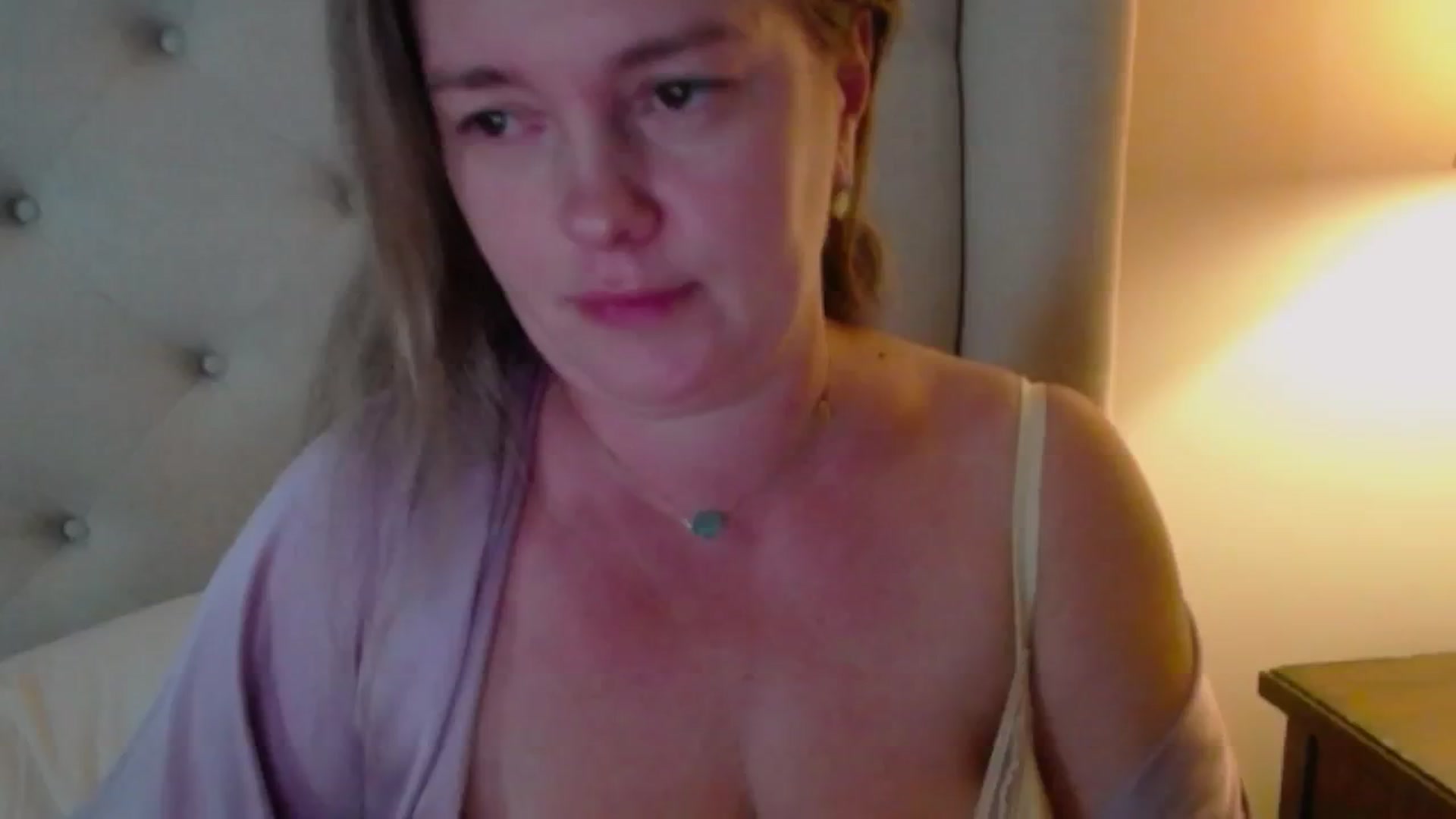 Gallery image thumbnail from J0llye's myfreecams stream on, 09/27/2024, 16:55 image 9 of 20