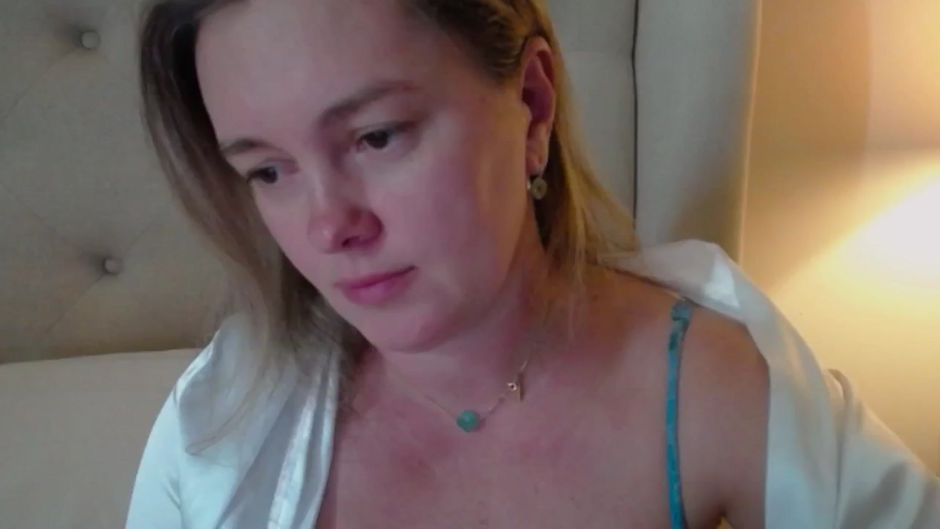 Gallery image thumbnail from J0llye's myfreecams stream on, 09/28/2024, 20:20 image 14 of 20