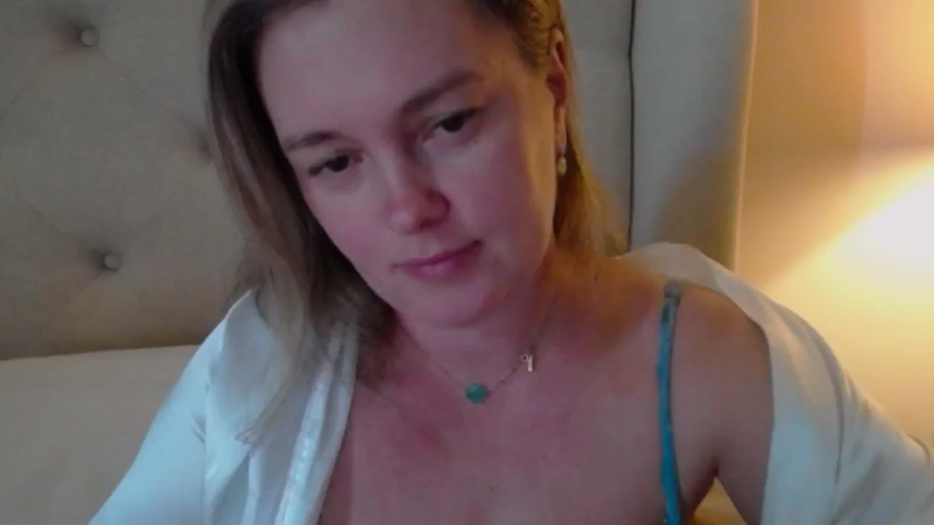 Gallery image thumbnail from J0llye's myfreecams stream on, 09/28/2024, 20:20 image 17 of 20
