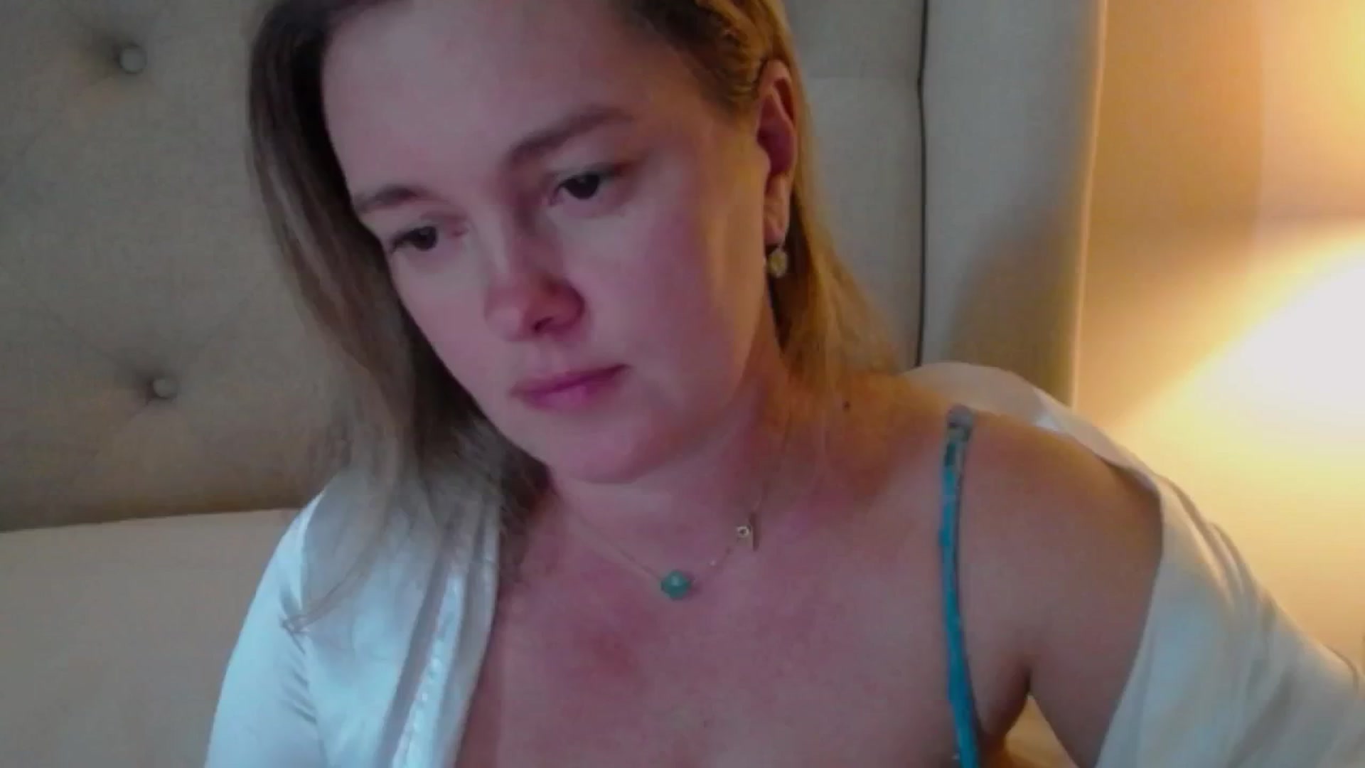 Gallery image thumbnail from J0llye's myfreecams stream on, 09/28/2024, 20:20 image 16 of 20