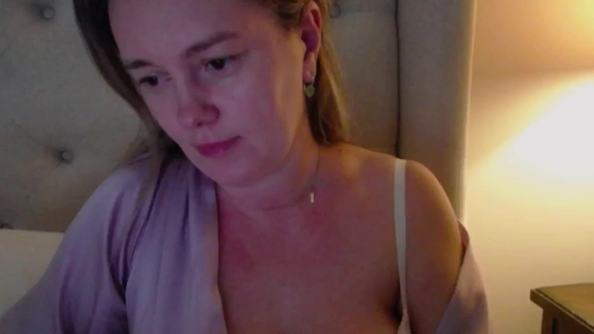 Gallery image thumbnail from J0llye's myfreecams stream on, 09/29/2024, 20:08 image 19 of 20