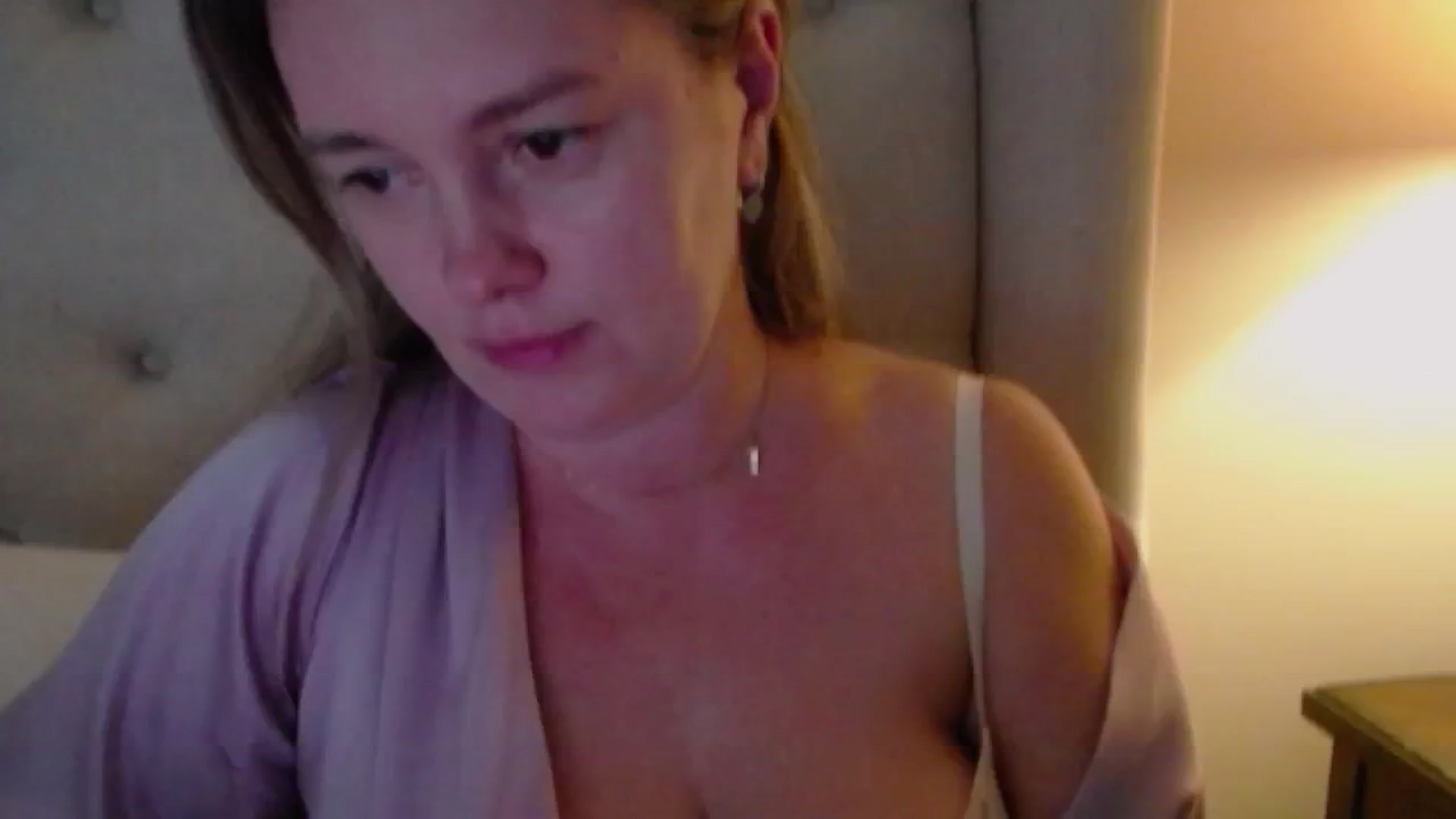 Gallery image thumbnail from J0llye's myfreecams stream on, 09/29/2024, 20:08 image 20 of 20