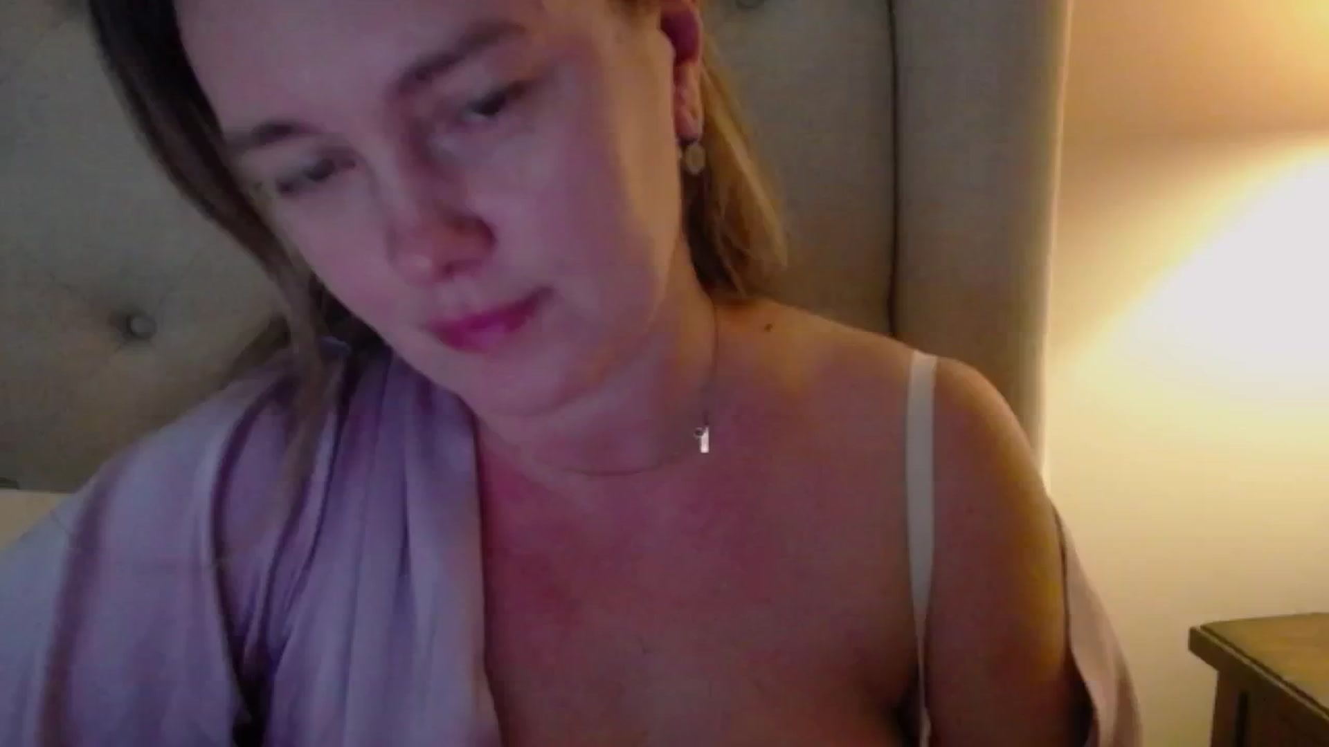 Gallery image thumbnail from J0llye's myfreecams stream on, 09/29/2024, 20:08 image 18 of 20