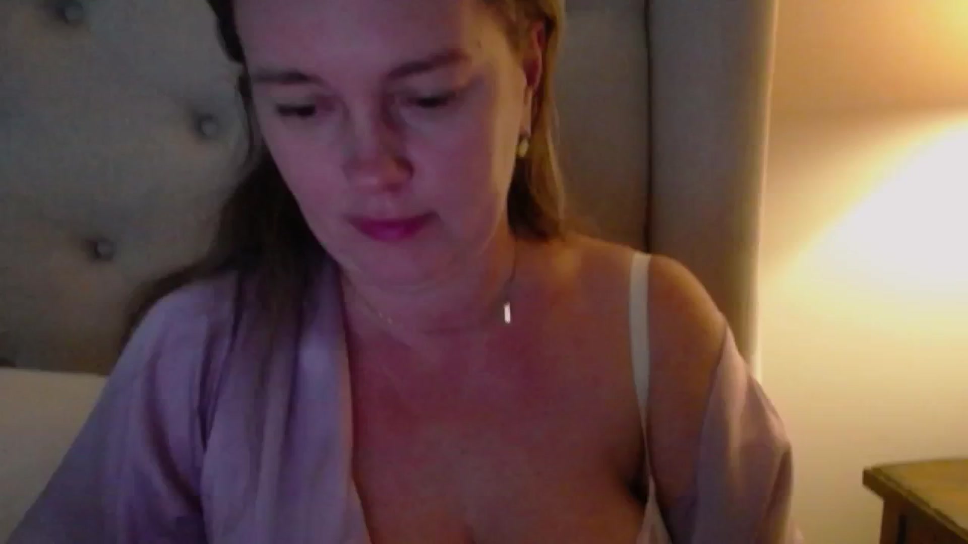 Gallery image thumbnail from J0llye's myfreecams stream on, 09/29/2024, 20:08 image 14 of 20