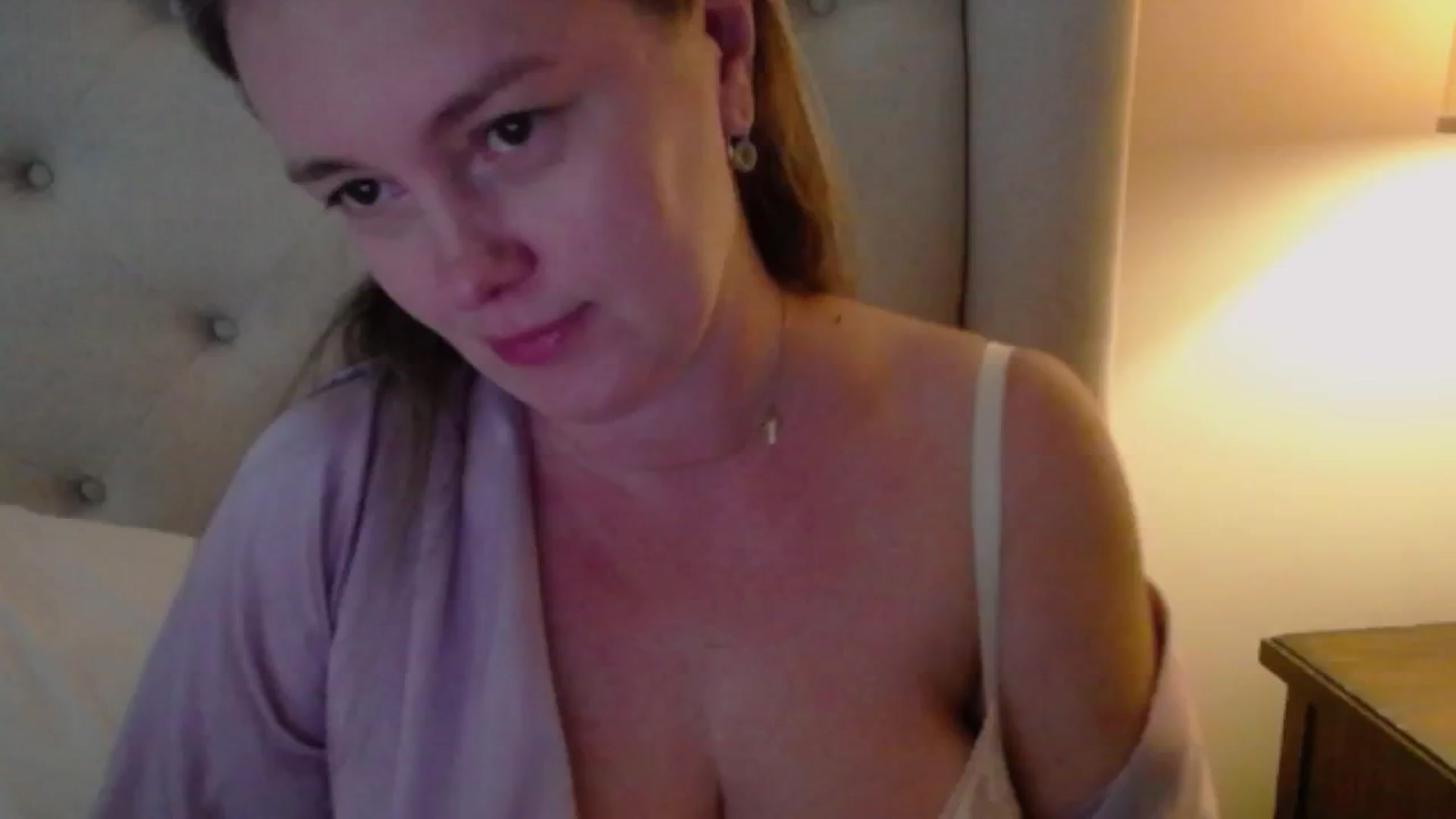Gallery image thumbnail from J0llye's myfreecams stream on, 09/29/2024, 20:08 image 5 of 20