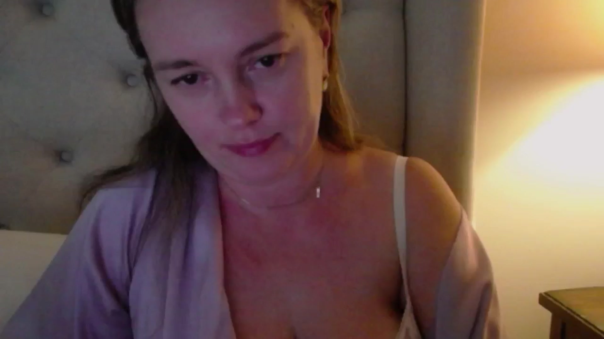 Gallery image thumbnail from J0llye's myfreecams stream on, 09/29/2024, 20:08 image 17 of 20