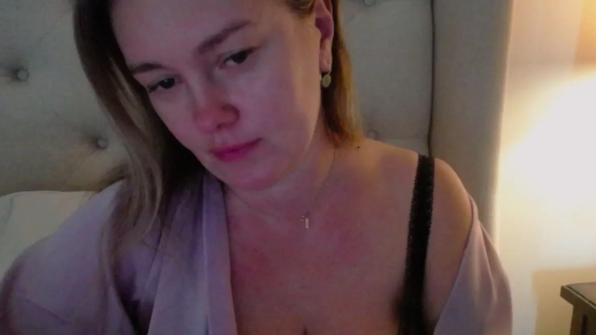 Gallery image thumbnail from J0llye's myfreecams stream on, 10/01/2024, 19:58 image 8 of 20