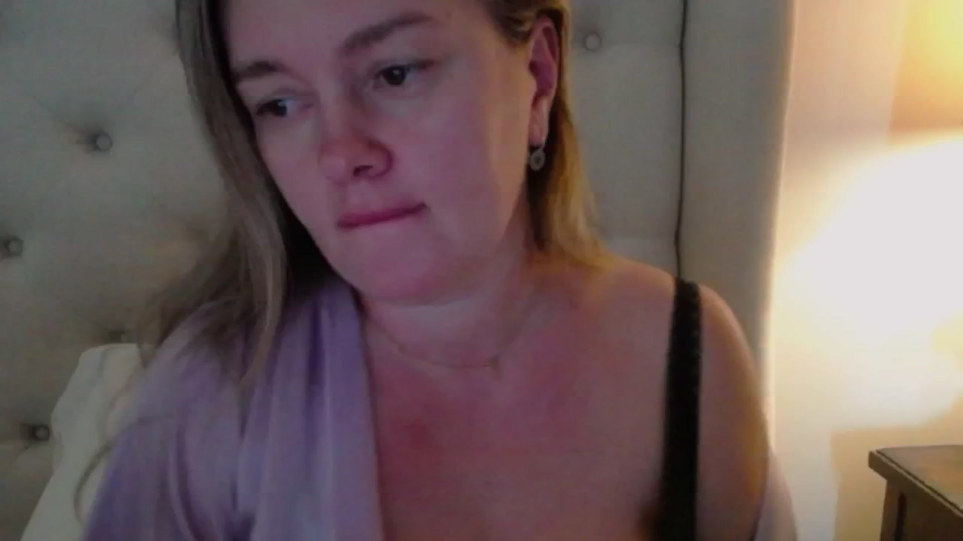 Gallery image thumbnail from J0llye's myfreecams stream on, 10/01/2024, 19:58 image 2 of 20