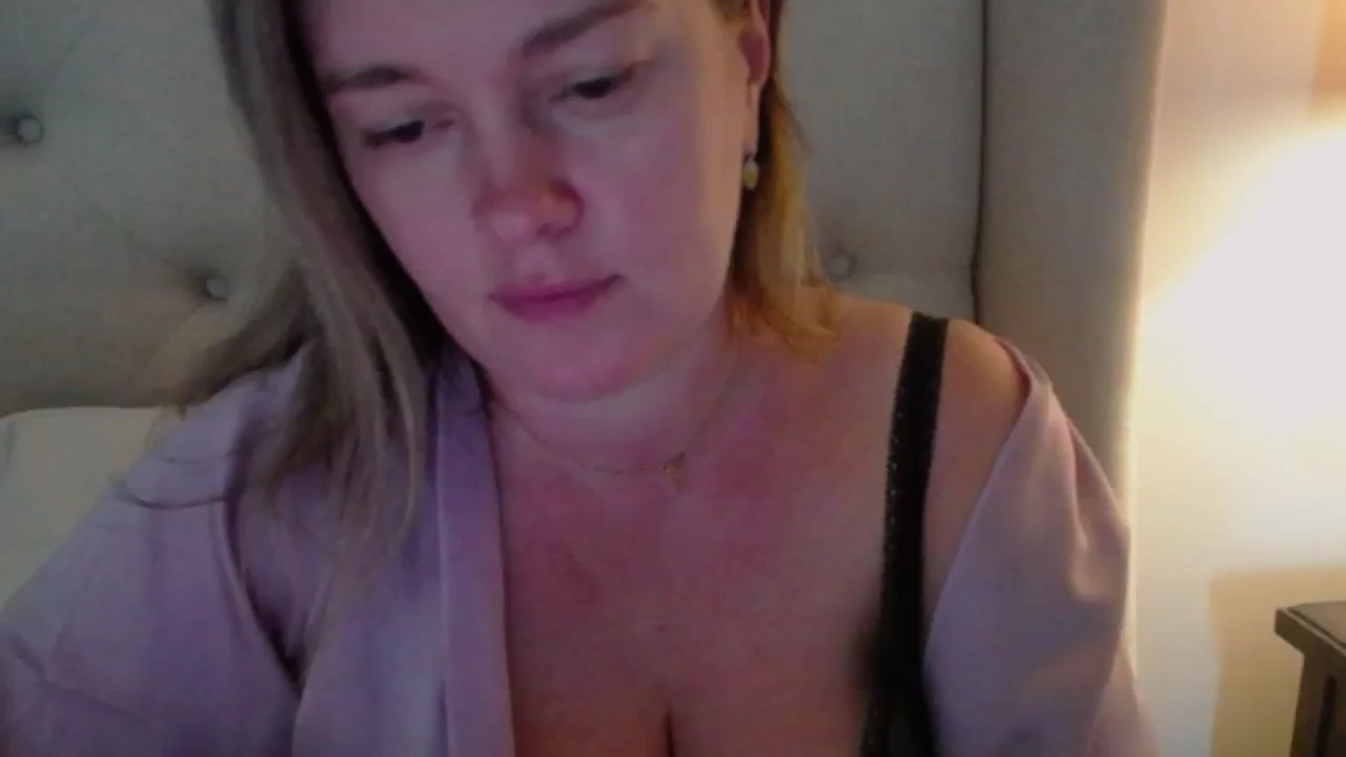 Gallery image thumbnail from J0llye's myfreecams stream on, 10/01/2024, 19:58 image 10 of 20